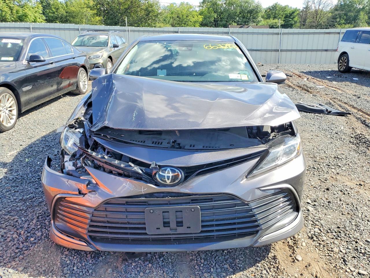 2021 Toyota Camry, LE