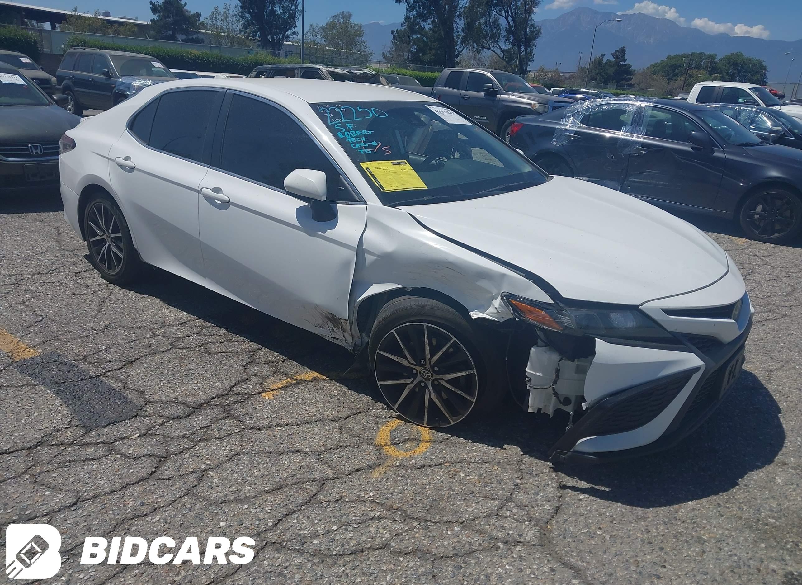 2021 Toyota Camry, SE