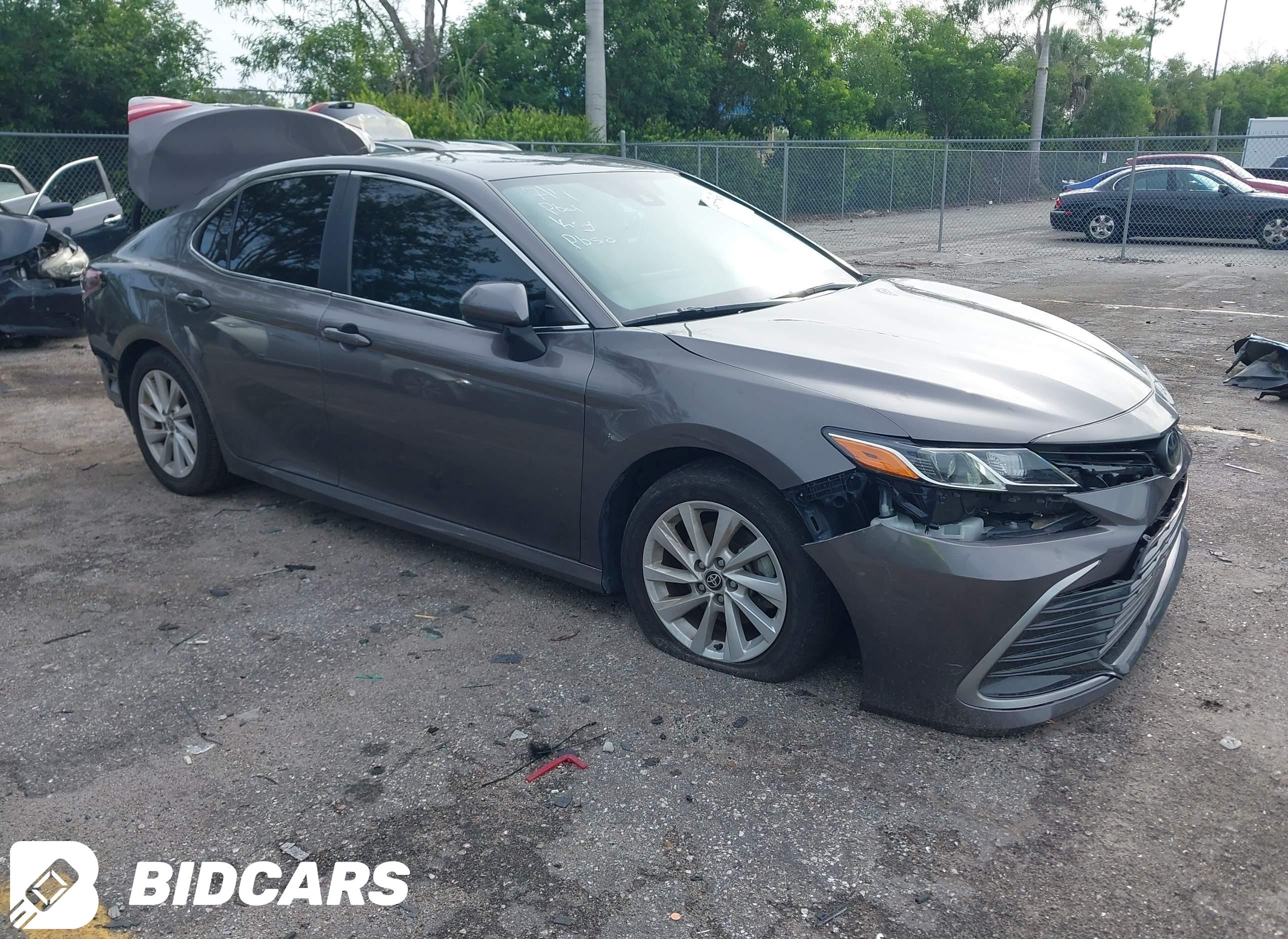 2022 Toyota Camry, LE