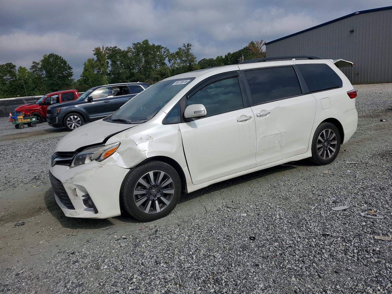 2018 Toyota Sienna, Limited P...