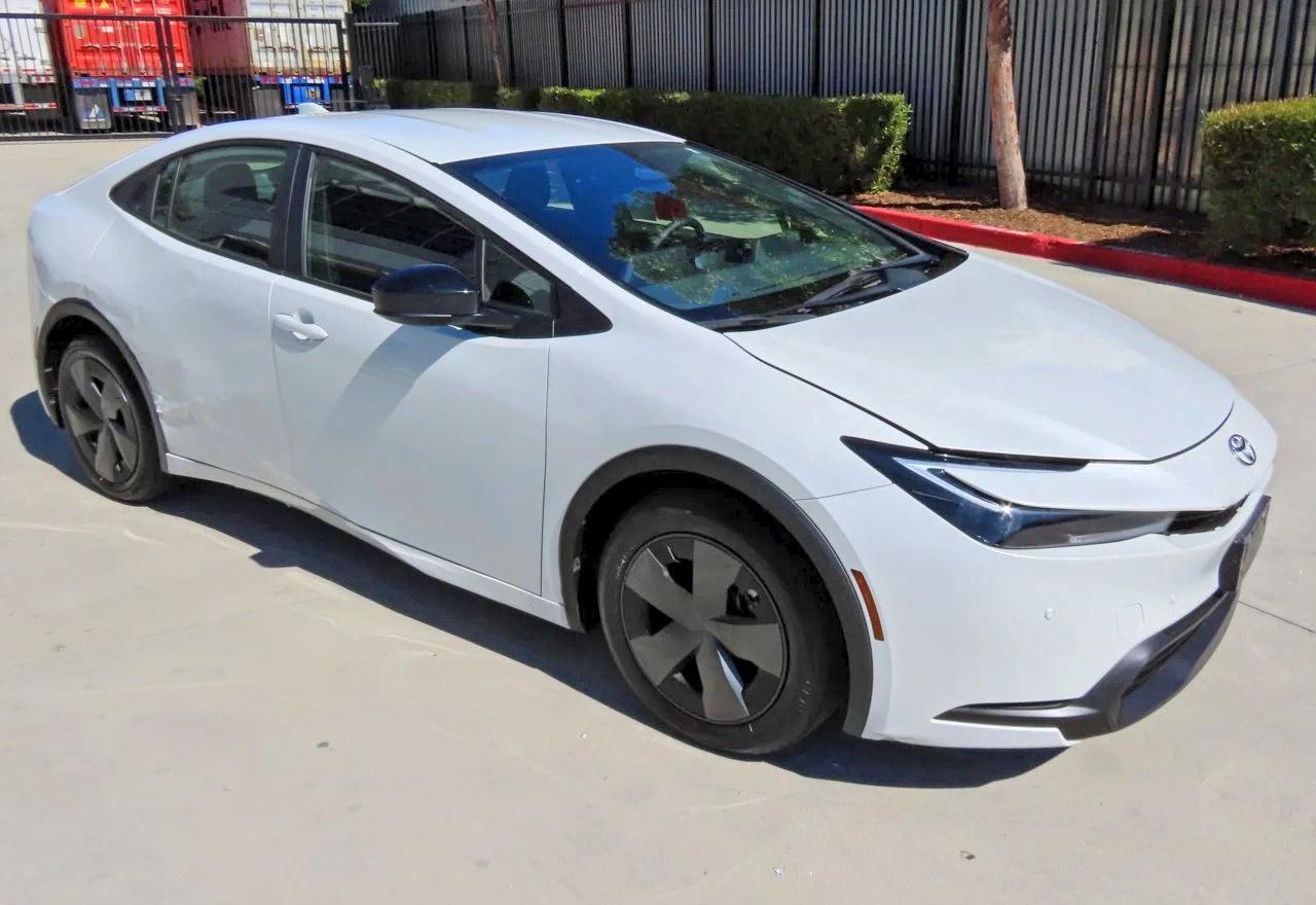 2025 Toyota Prius, LE