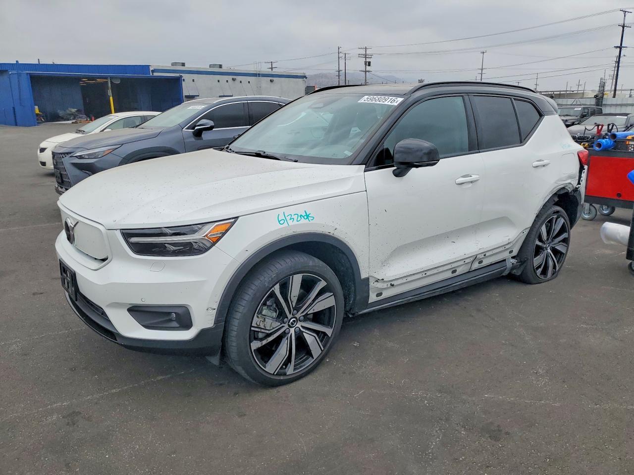 2022 Volvo XC40, P8 Recharge...