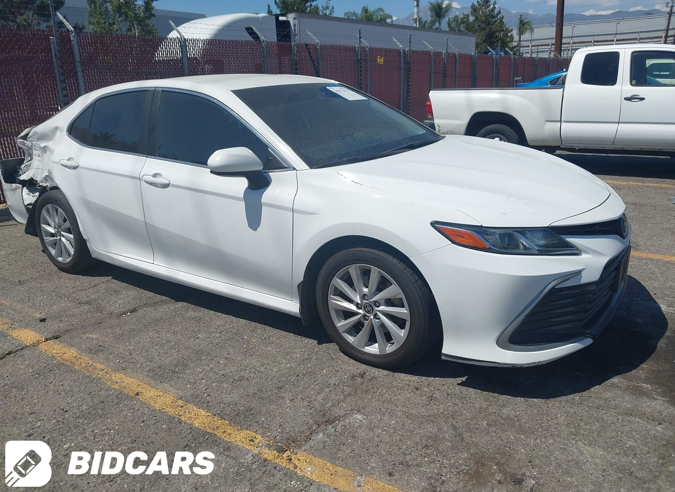 2022 Toyota Camry, LE