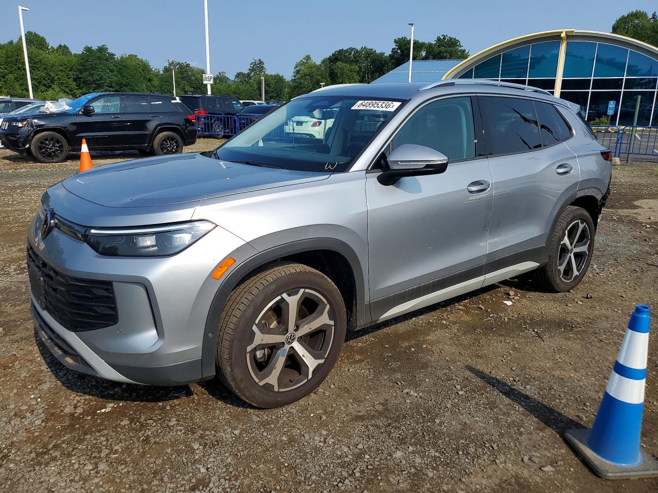 2025 Volkswagen Tiguan, SE