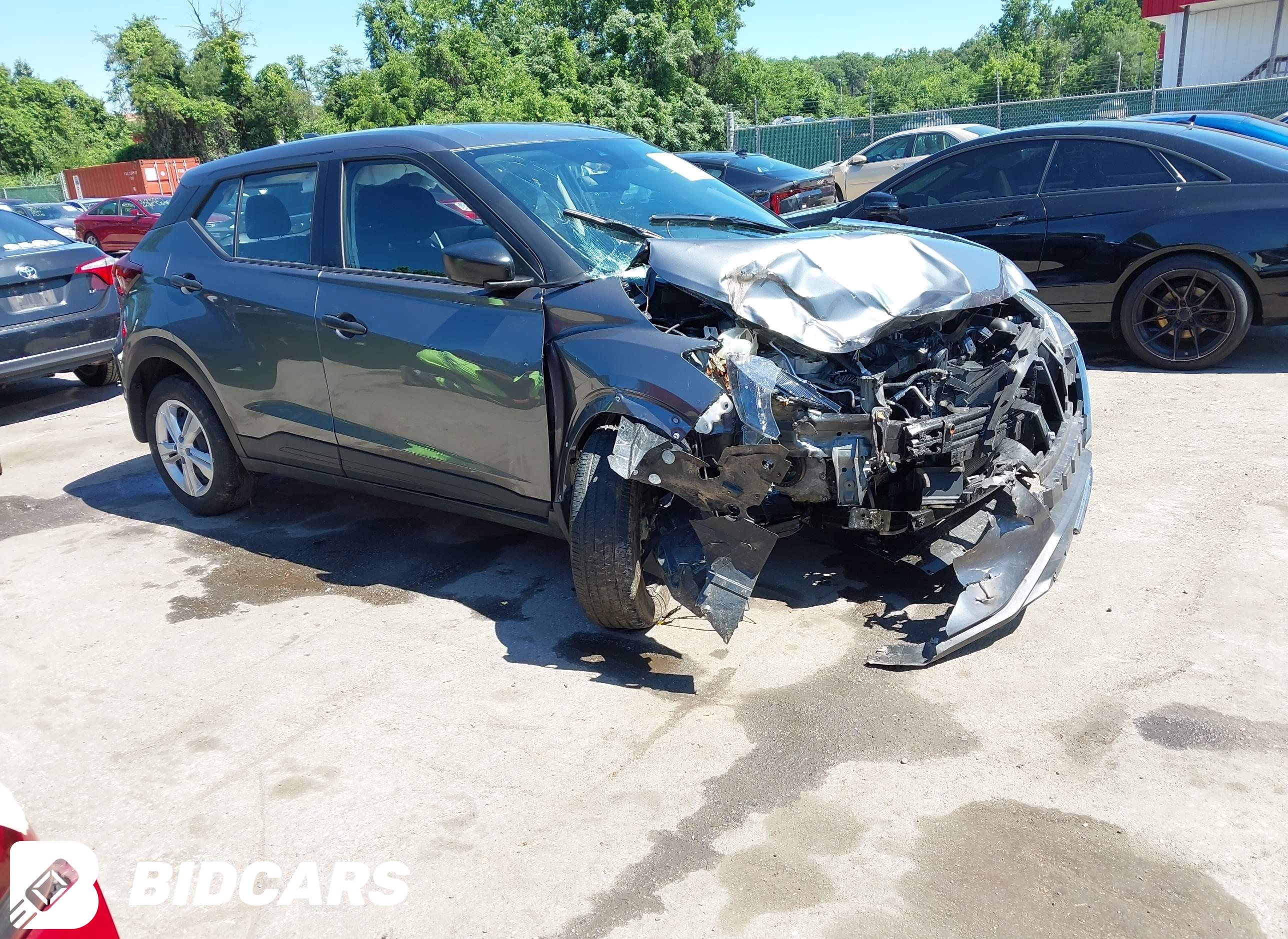 2025 Nissan Kicks Play, S