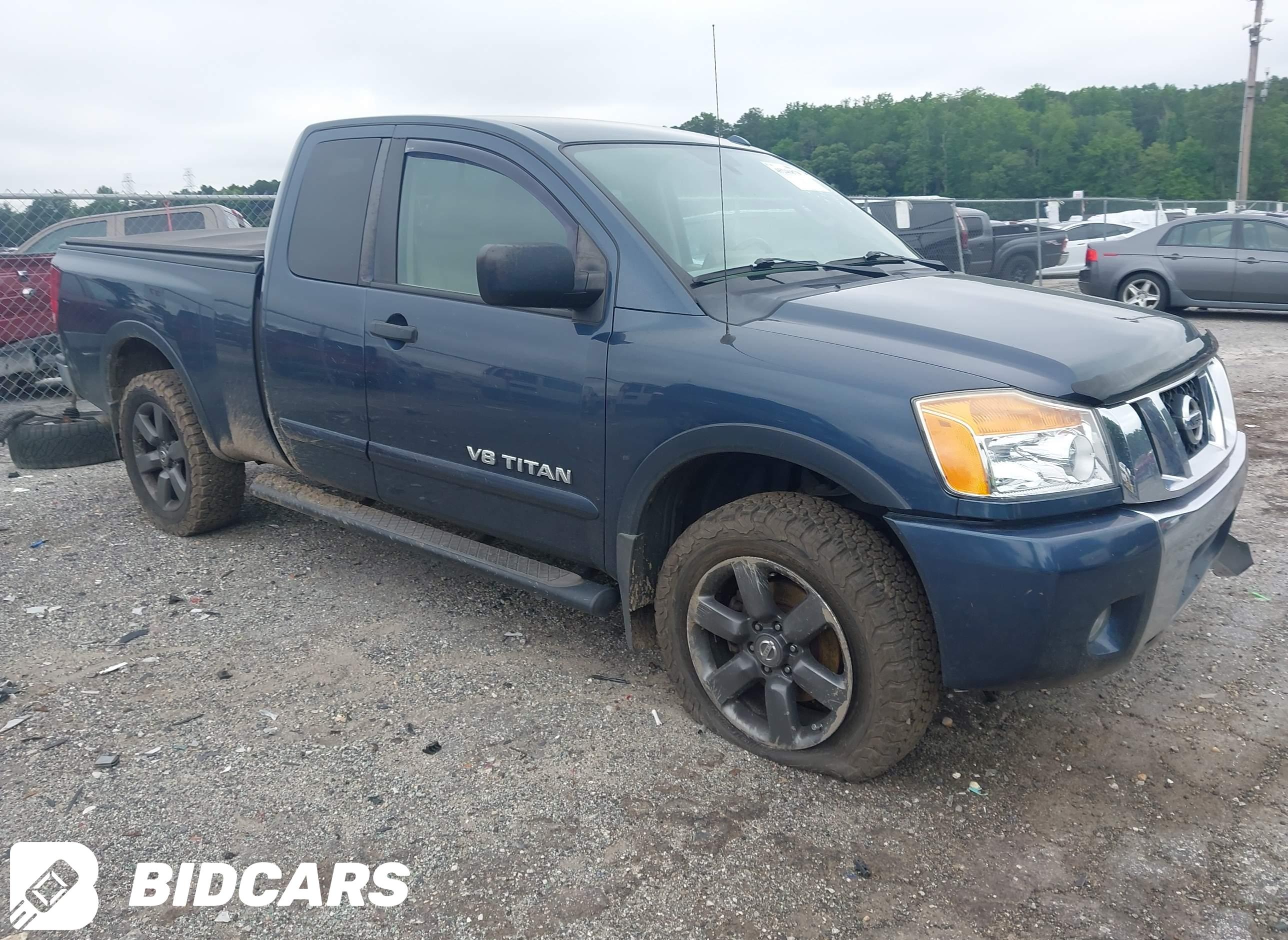 2015 Nissan Titan, SV