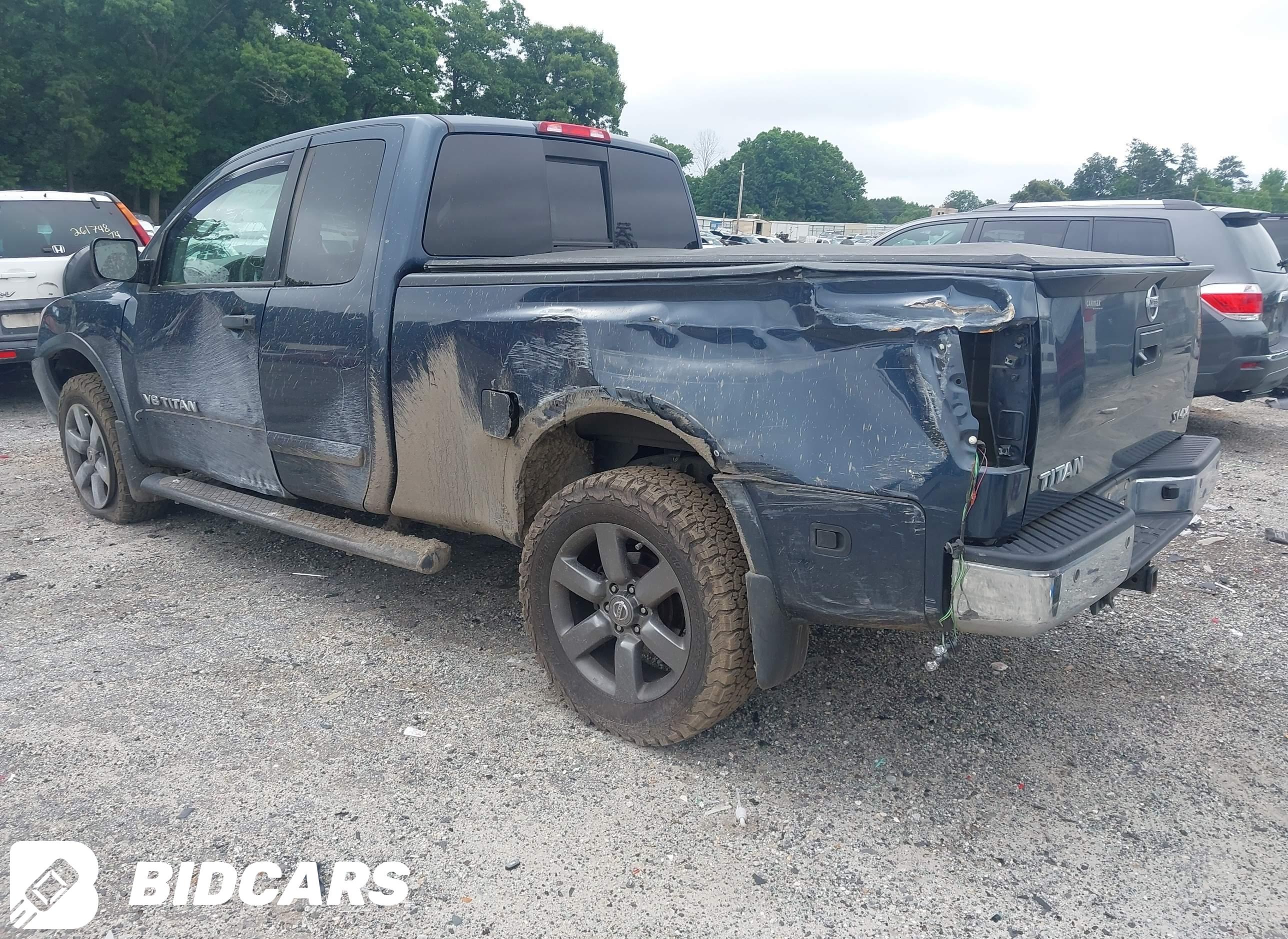 2015 Nissan Titan, SV