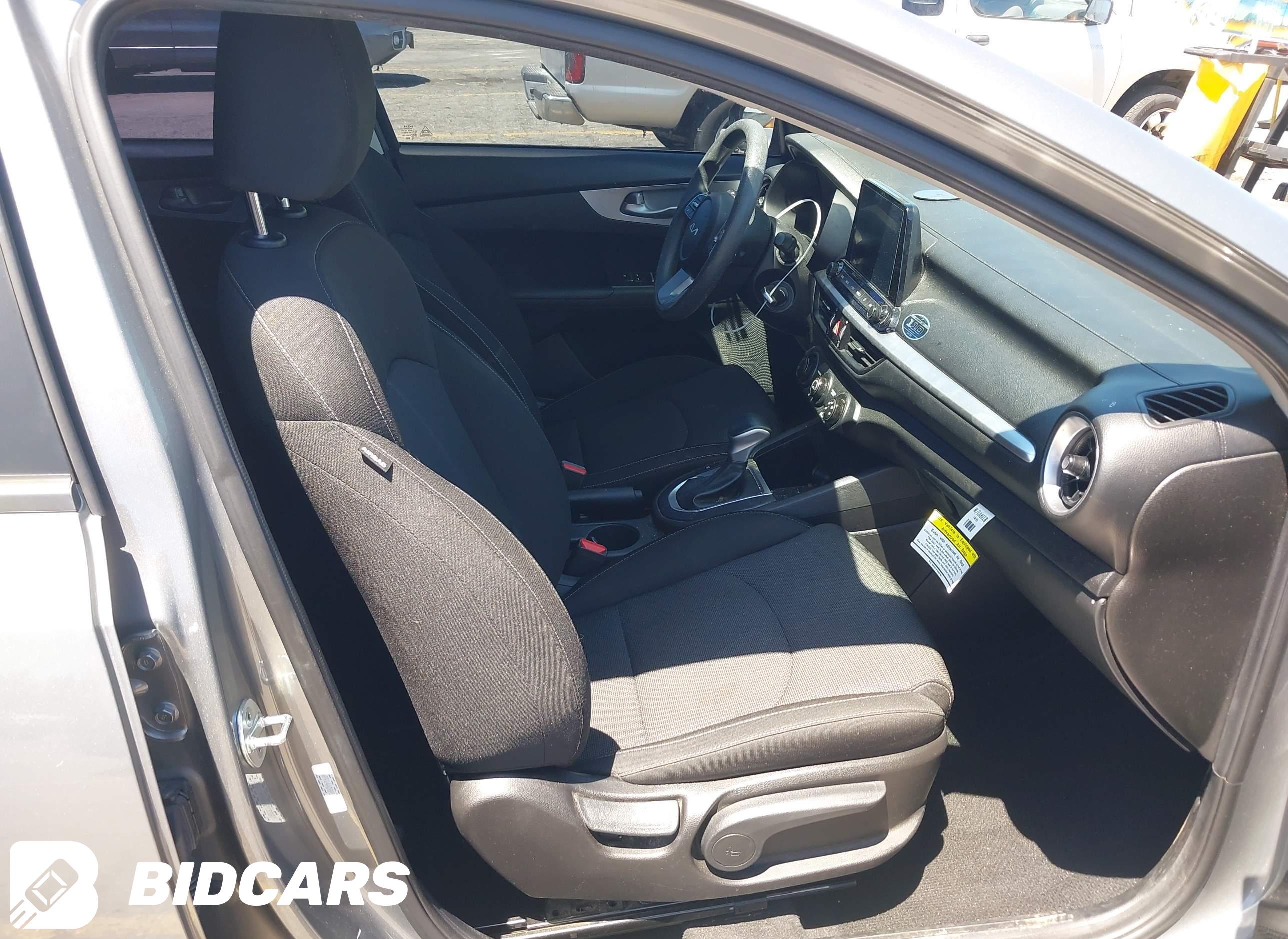 2023 KIA Forte, Lxs