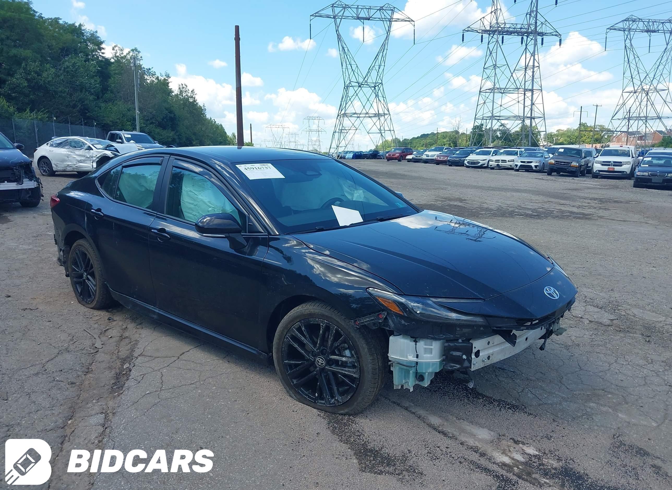 2025 Toyota Camry, SE