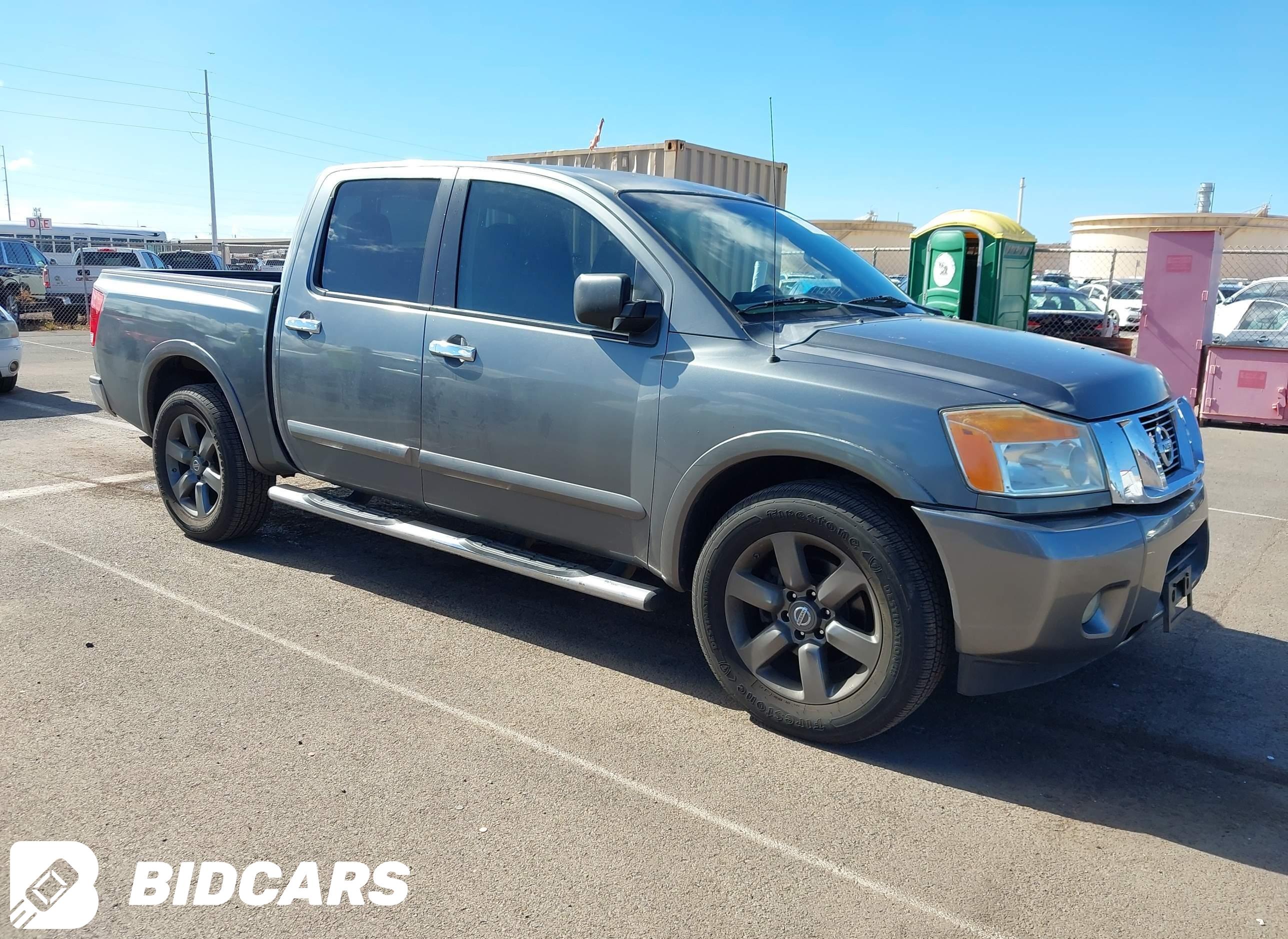 2015 Nissan Titan, SV