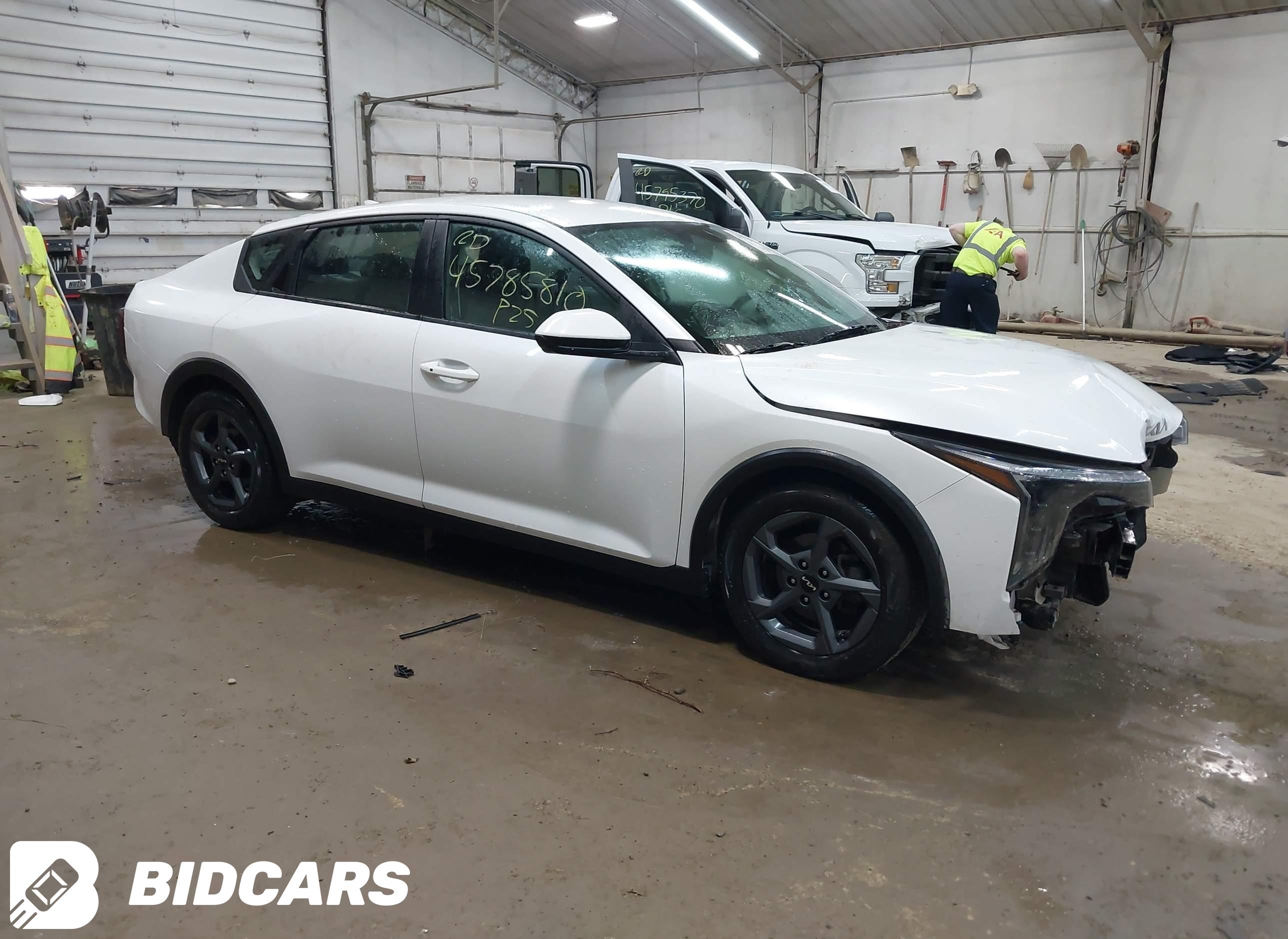 2025 KIA K4, Lxs