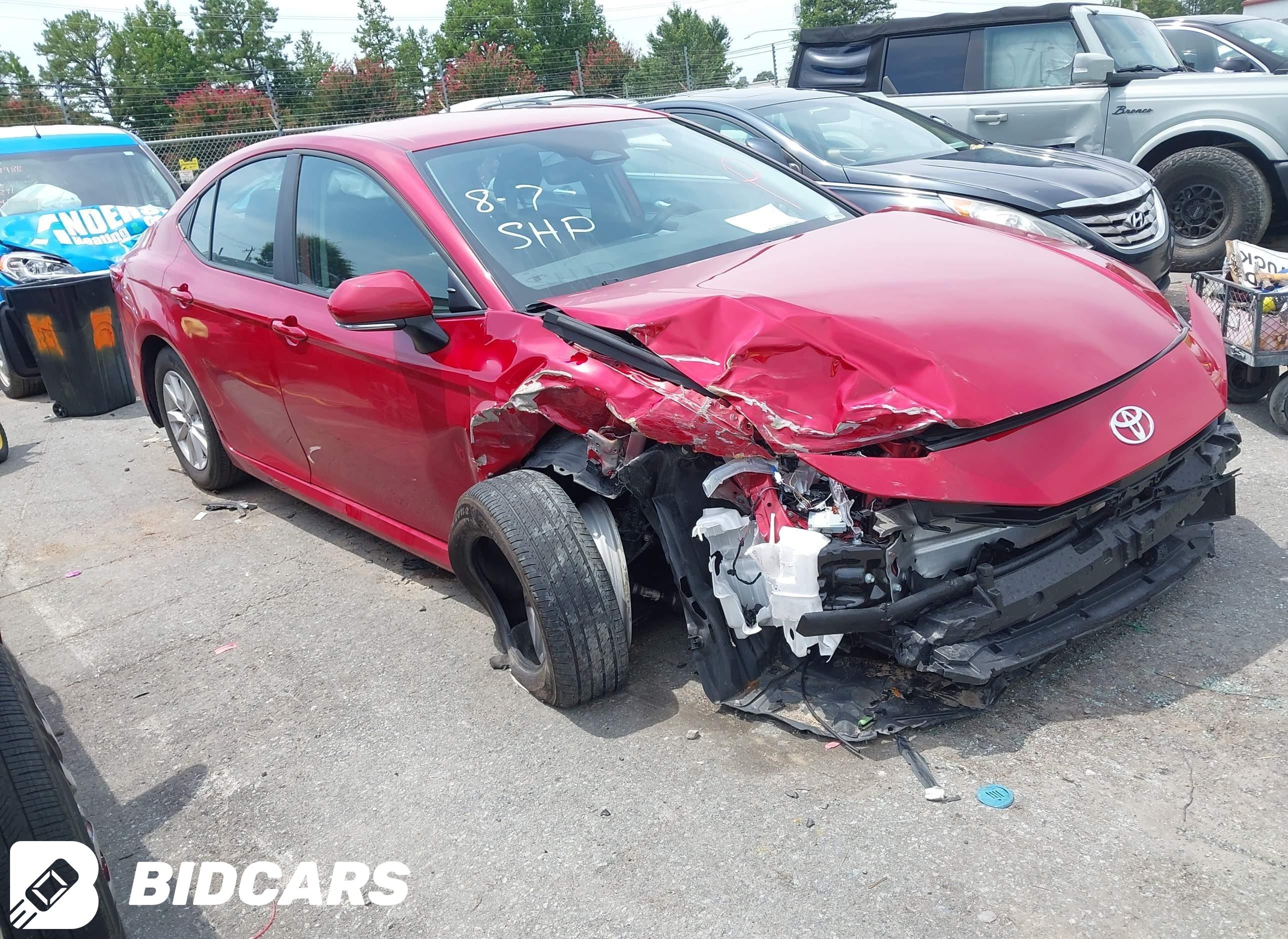 2025 Toyota Camry, LE