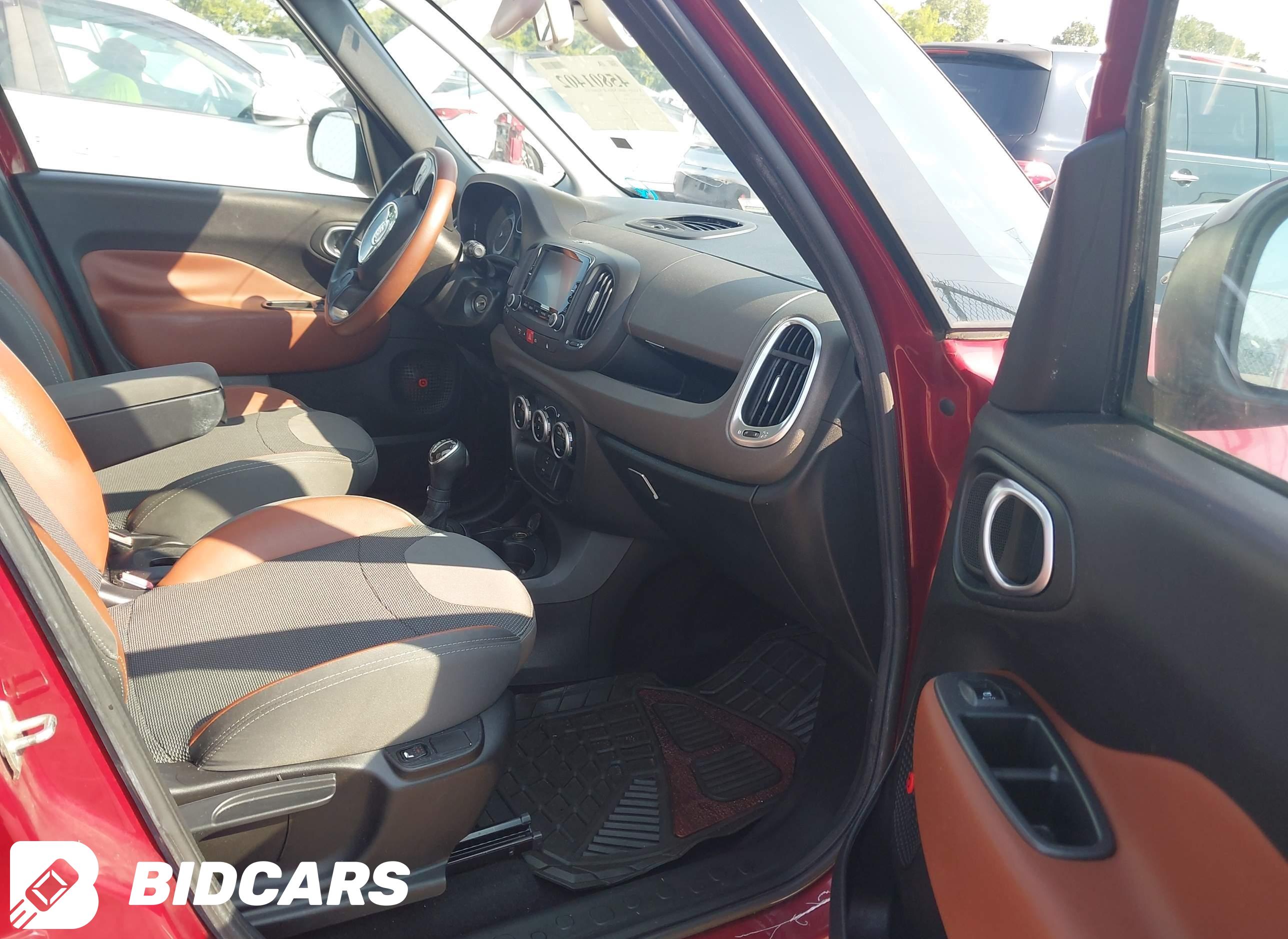 2015 Fiat 500L, Trekking