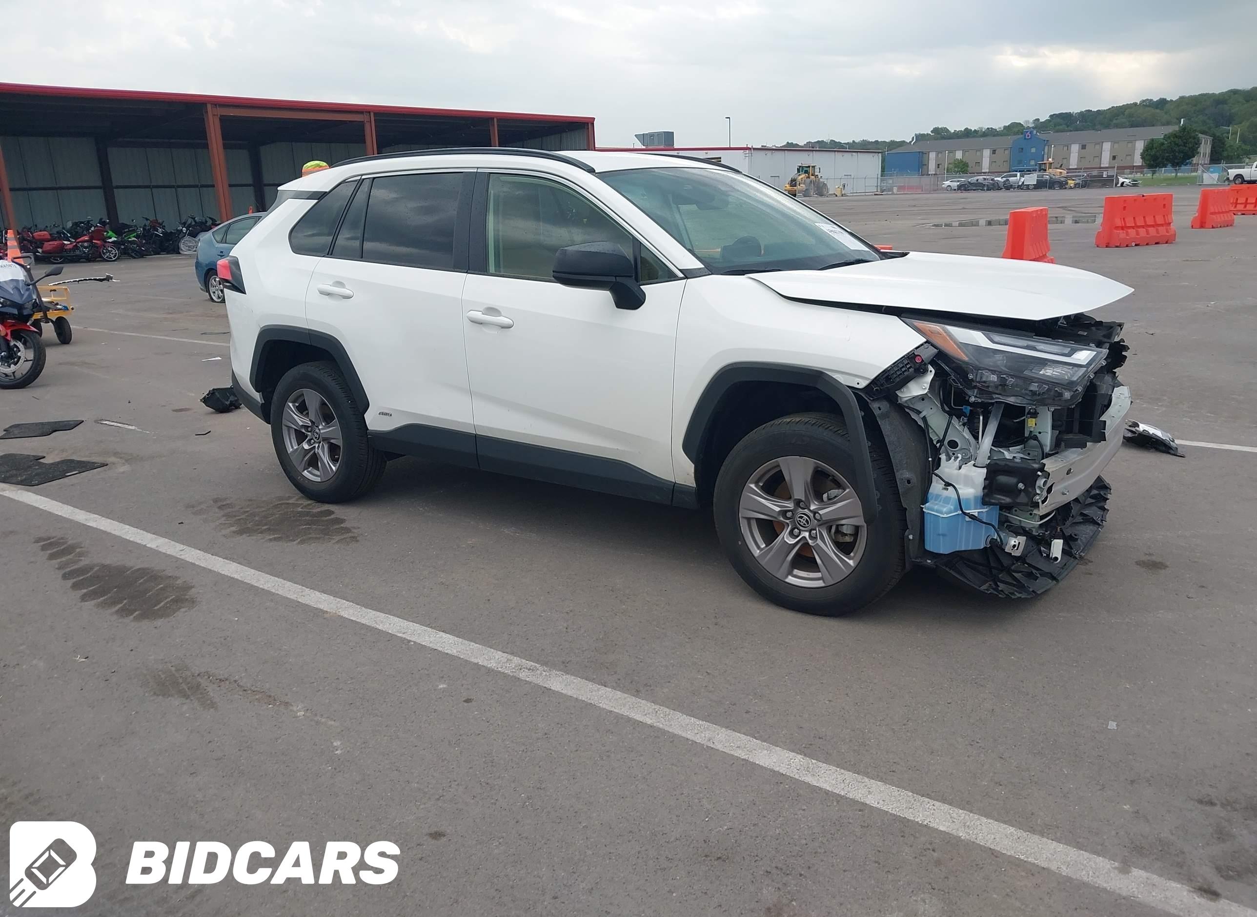 2025 Toyota RAV4, Hybrid LE