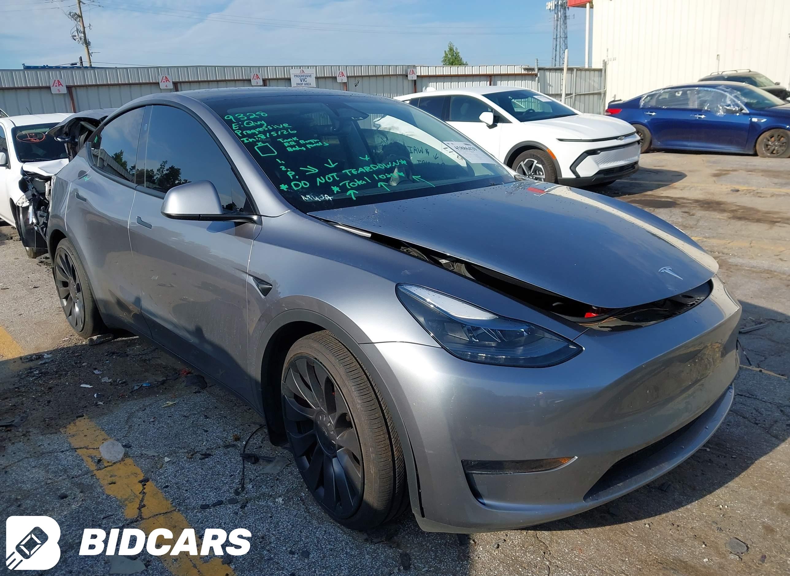2025 Tesla Model Y, Performan...