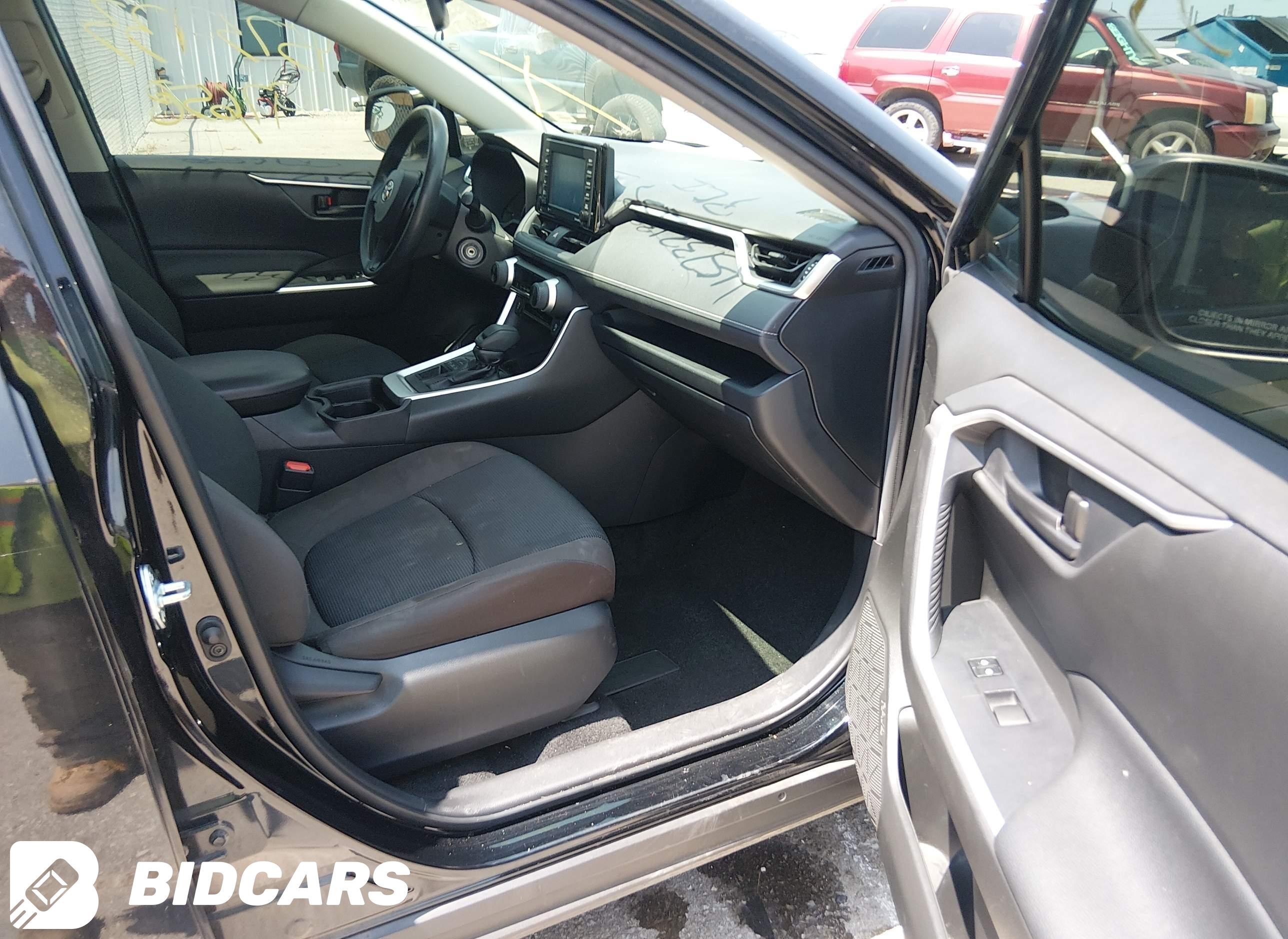2021 Toyota RAV4, LE