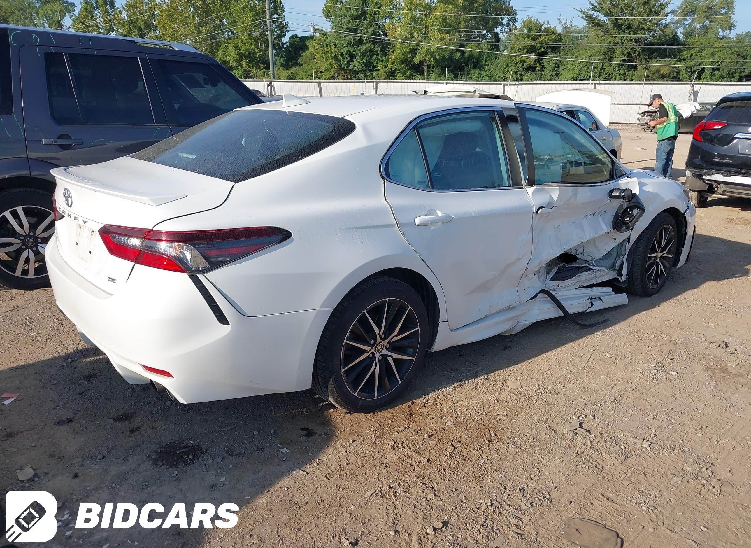 2021 Toyota Camry, SE