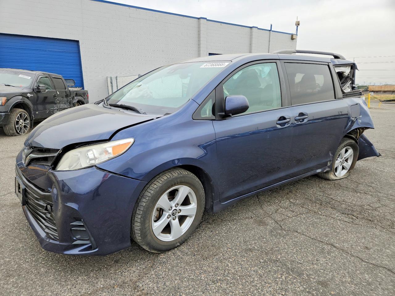 2018 Toyota Sienna, LE