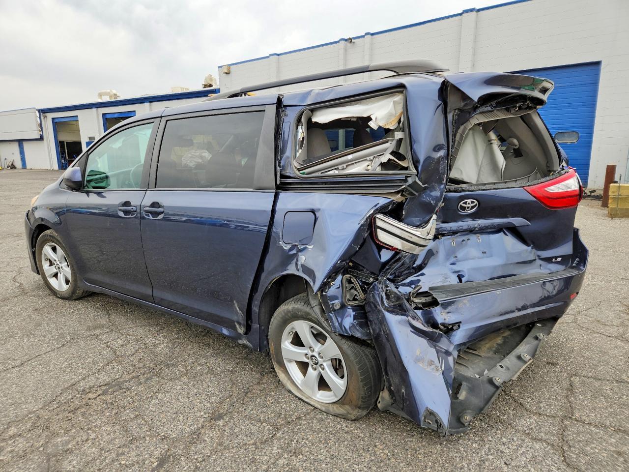 2018 Toyota Sienna, LE