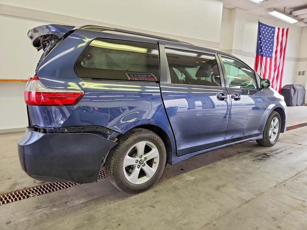 2018 Toyota Sienna, LE