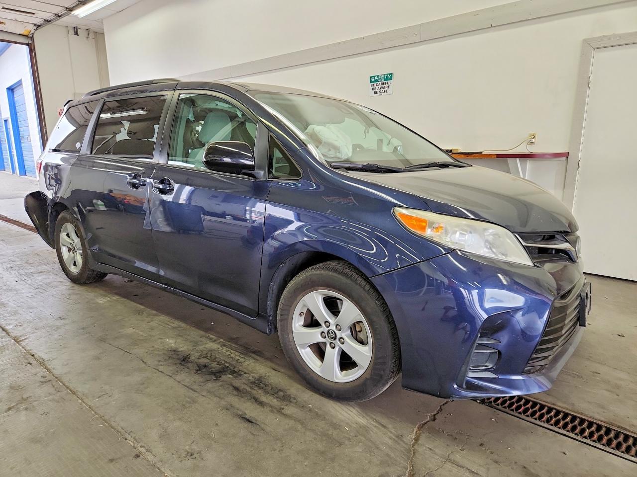 2018 Toyota Sienna, LE