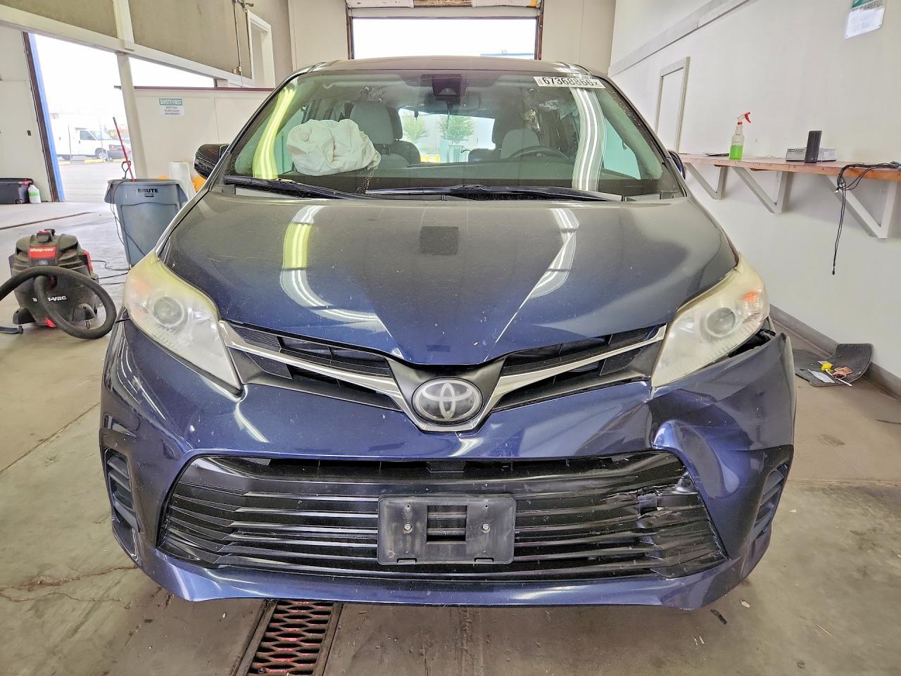 2018 Toyota Sienna, LE