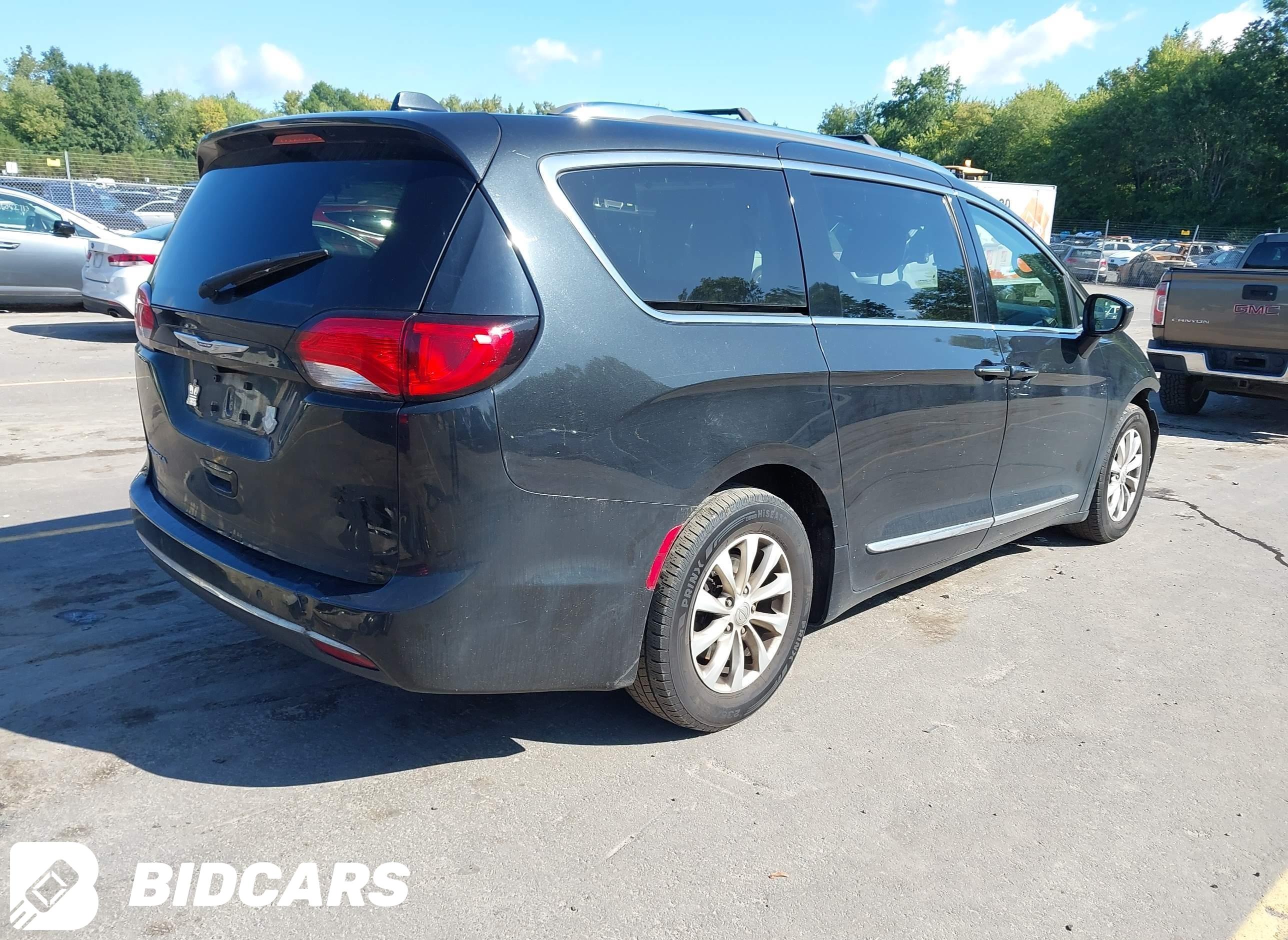 2018 Chrysler Pacifica, Touri...