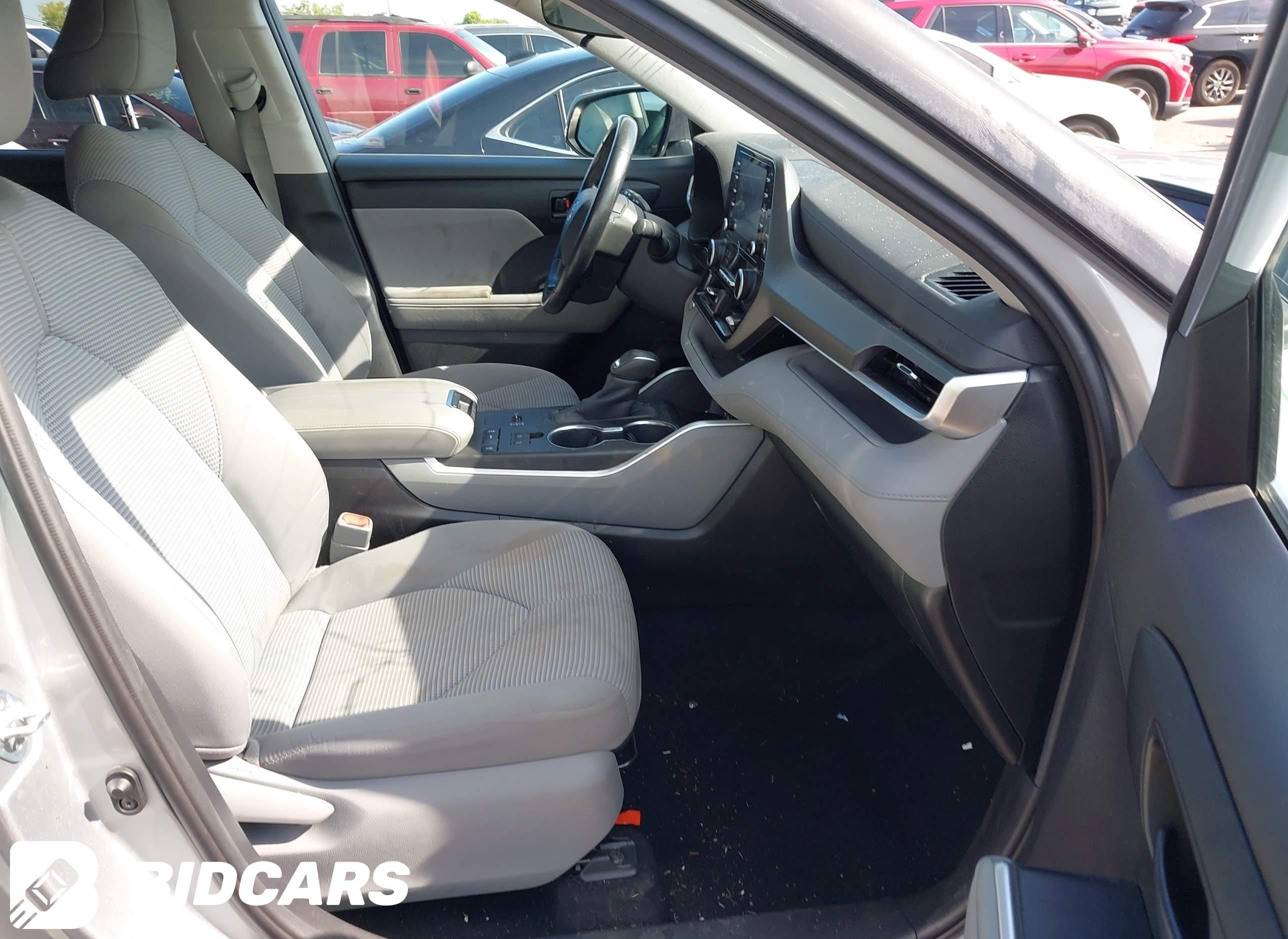 2020 Toyota Highlander, LE