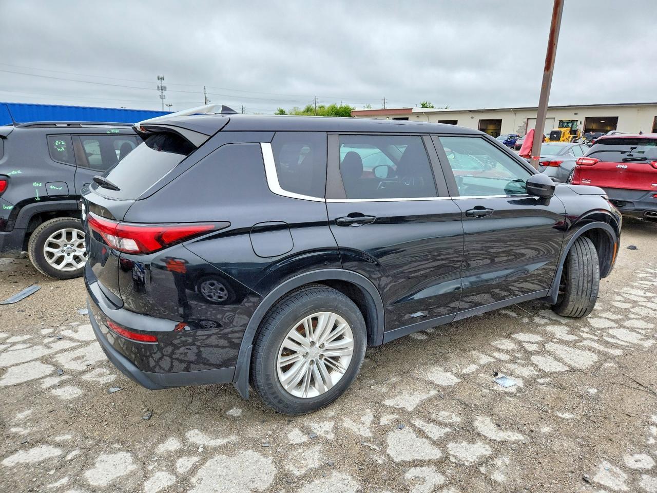 2023 Mitsubishi Outlander, ES