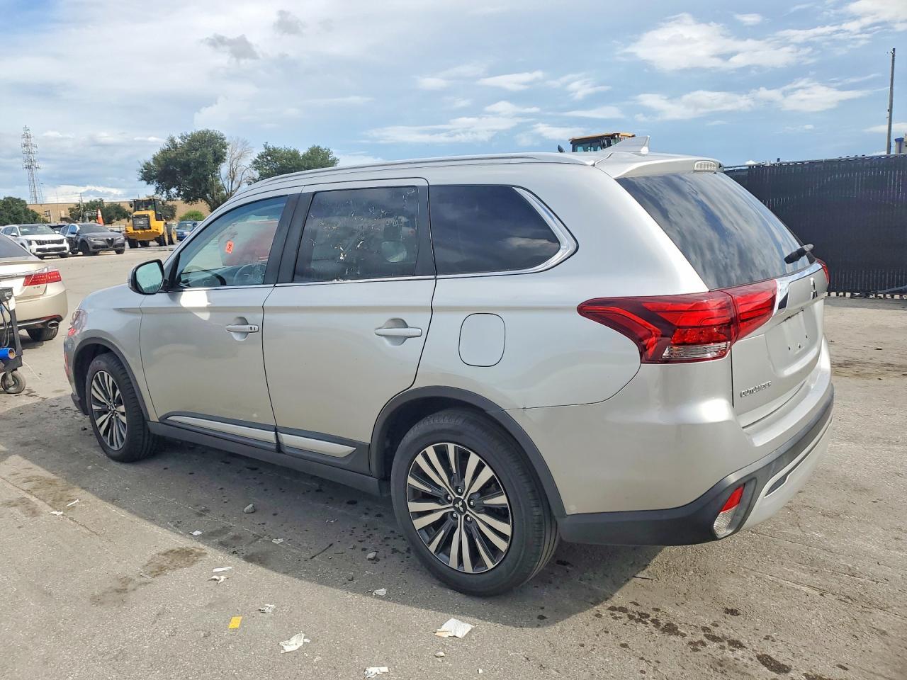 2020 Mitsubishi Outlander, SE
