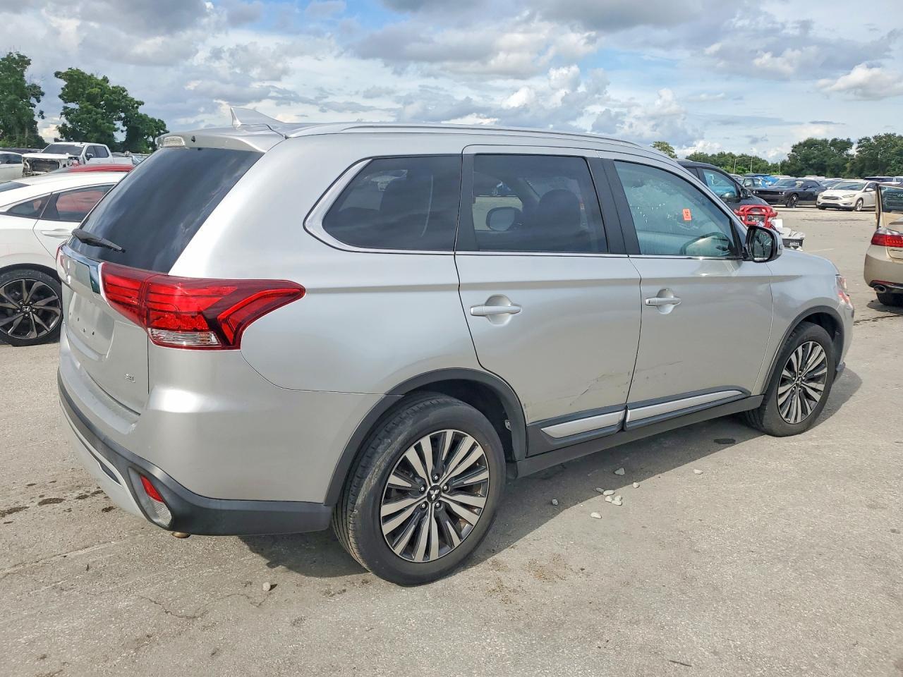 2020 Mitsubishi Outlander, SE