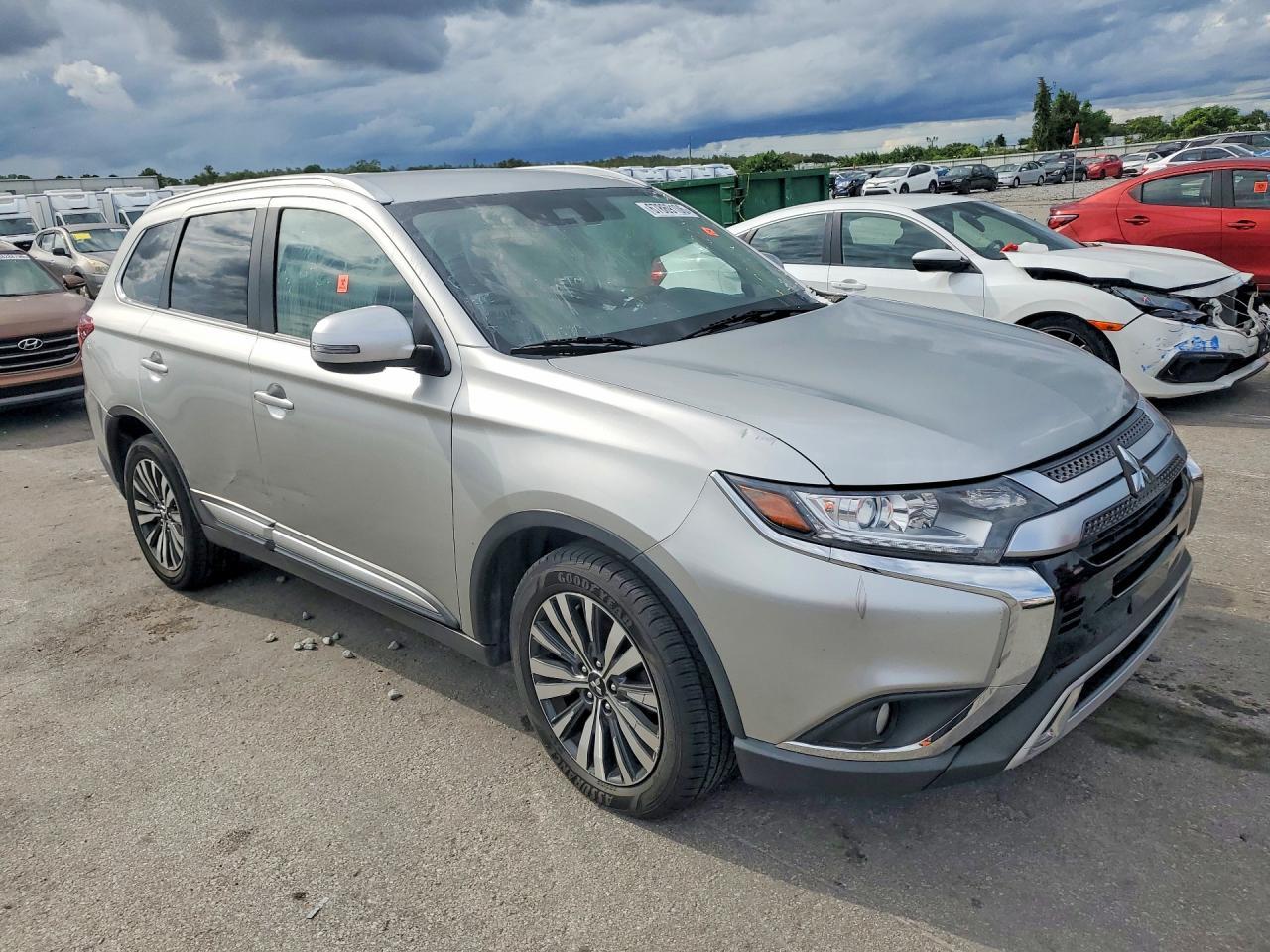 2020 Mitsubishi Outlander, SE