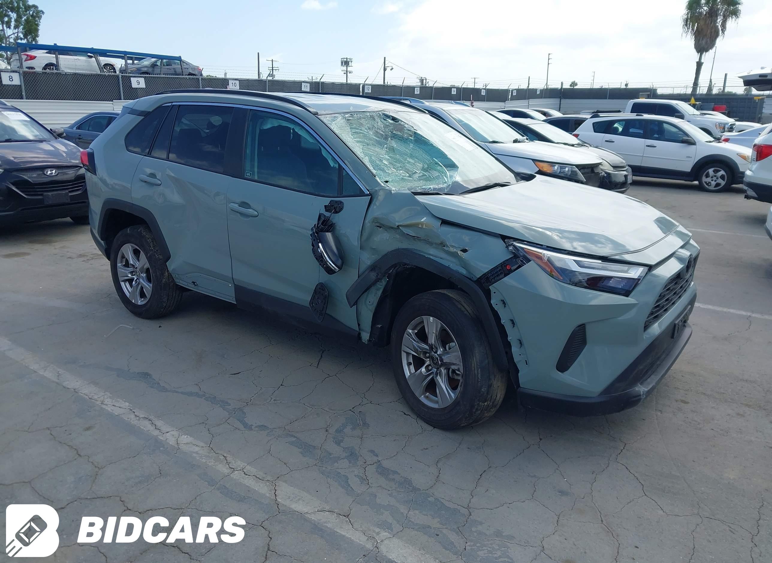 2023 Toyota RAV4, Xle