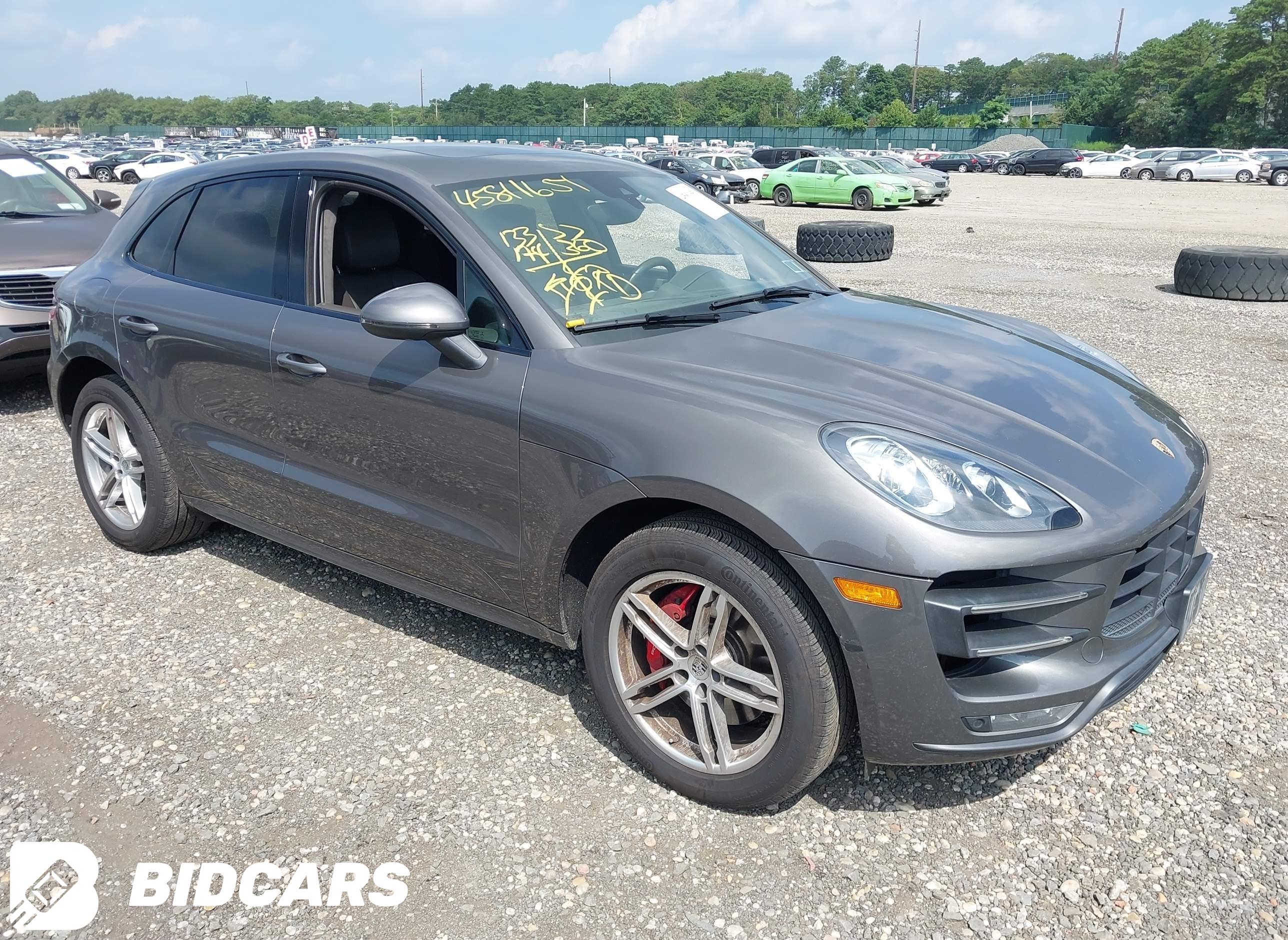 2016 Porsche Macan, Turbo