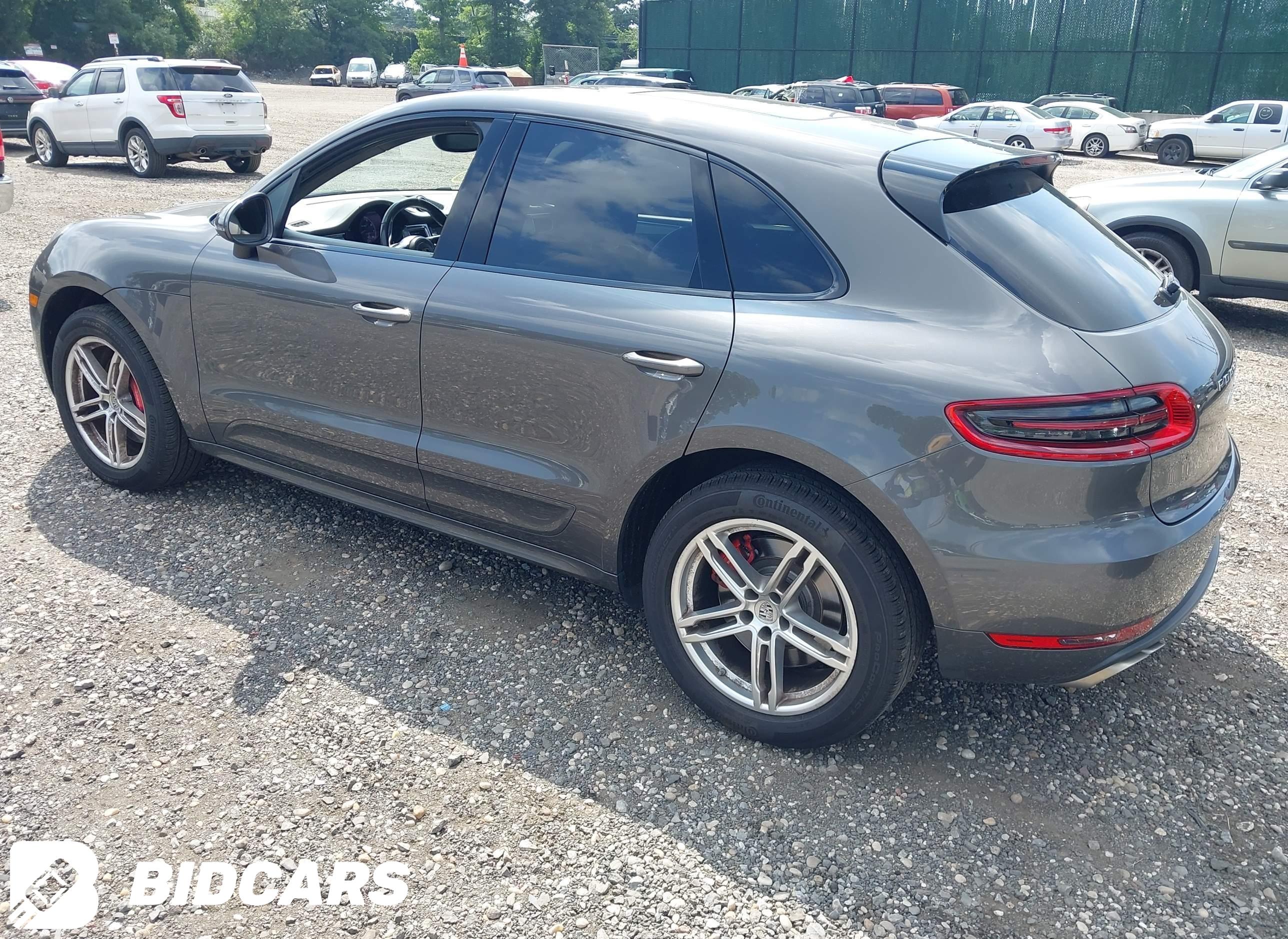 2016 Porsche Macan, Turbo