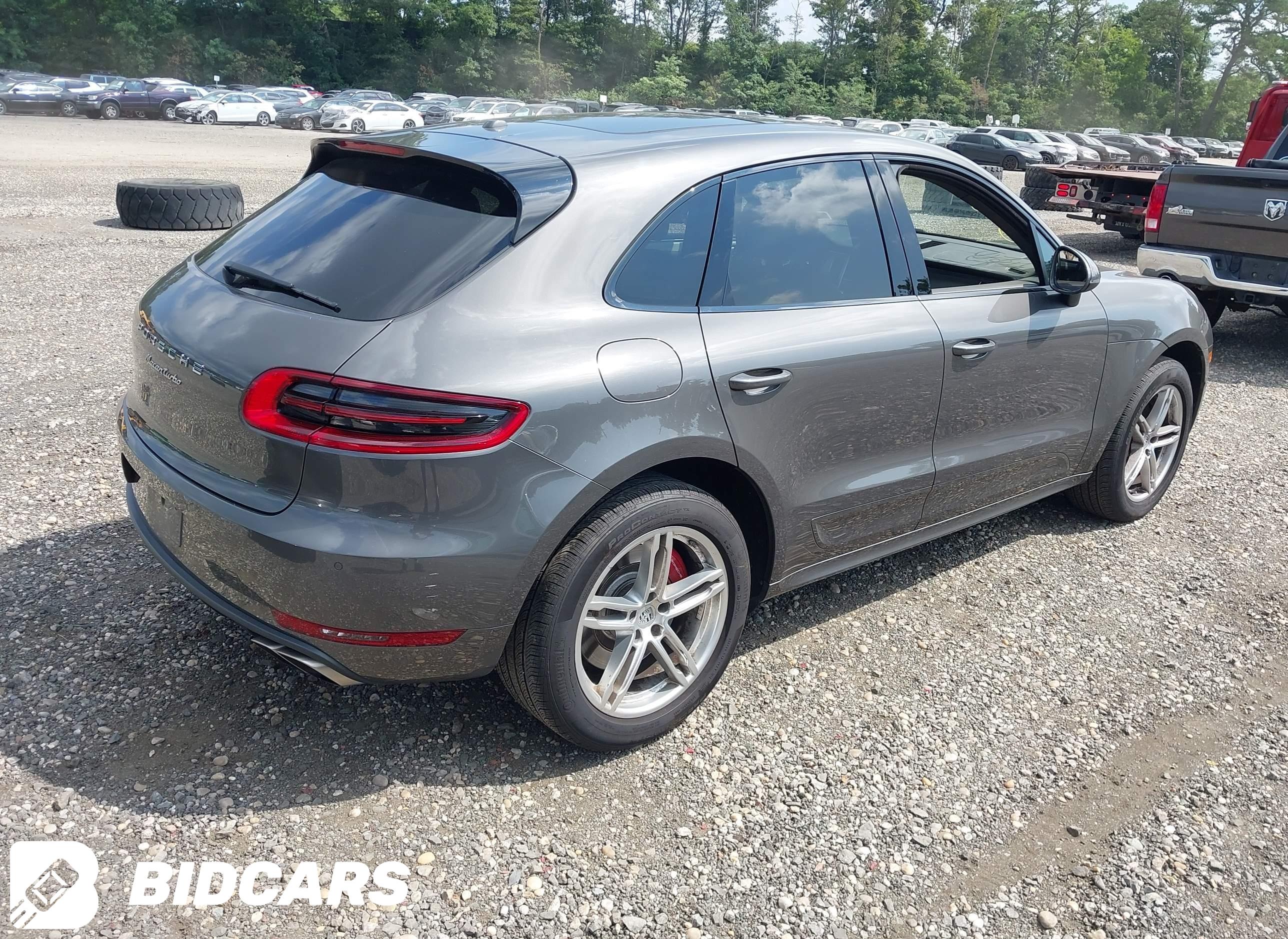2016 Porsche Macan, Turbo