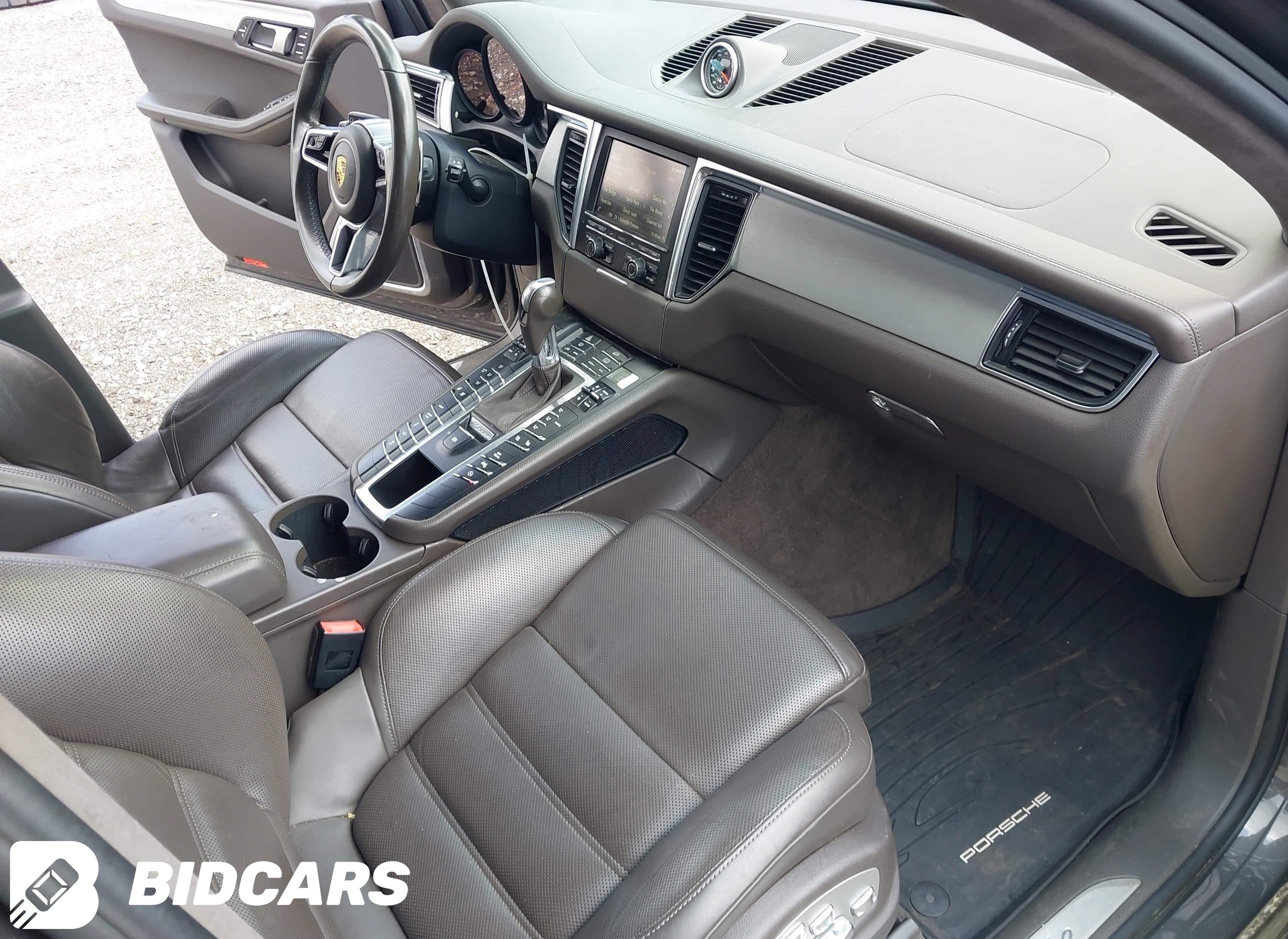 2016 Porsche Macan, Turbo