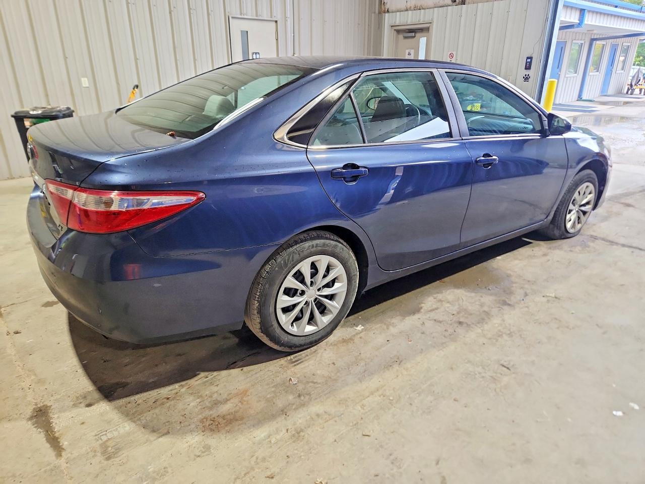 2016 Toyota Camry, LE