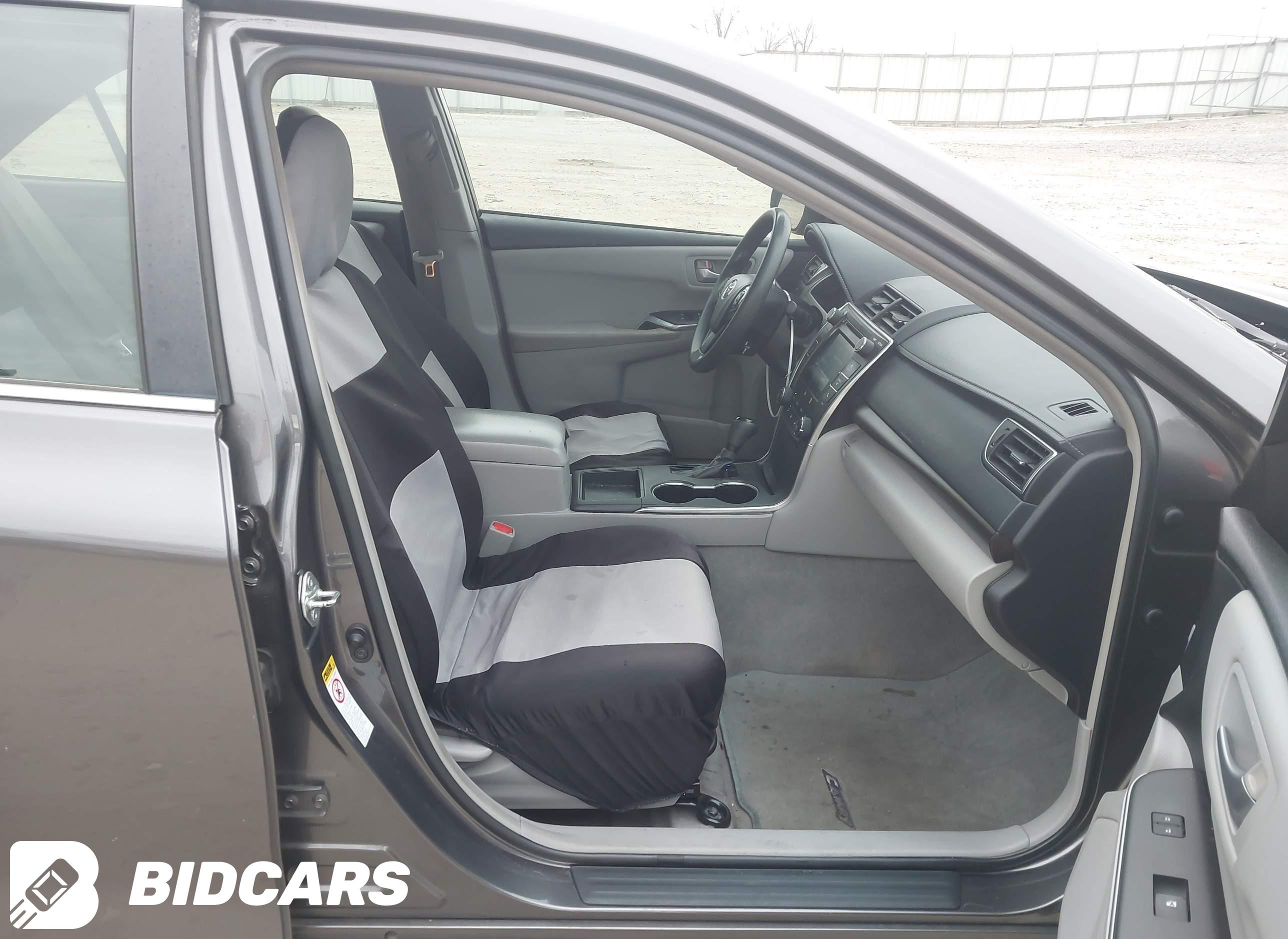 2016 Toyota Camry, LE