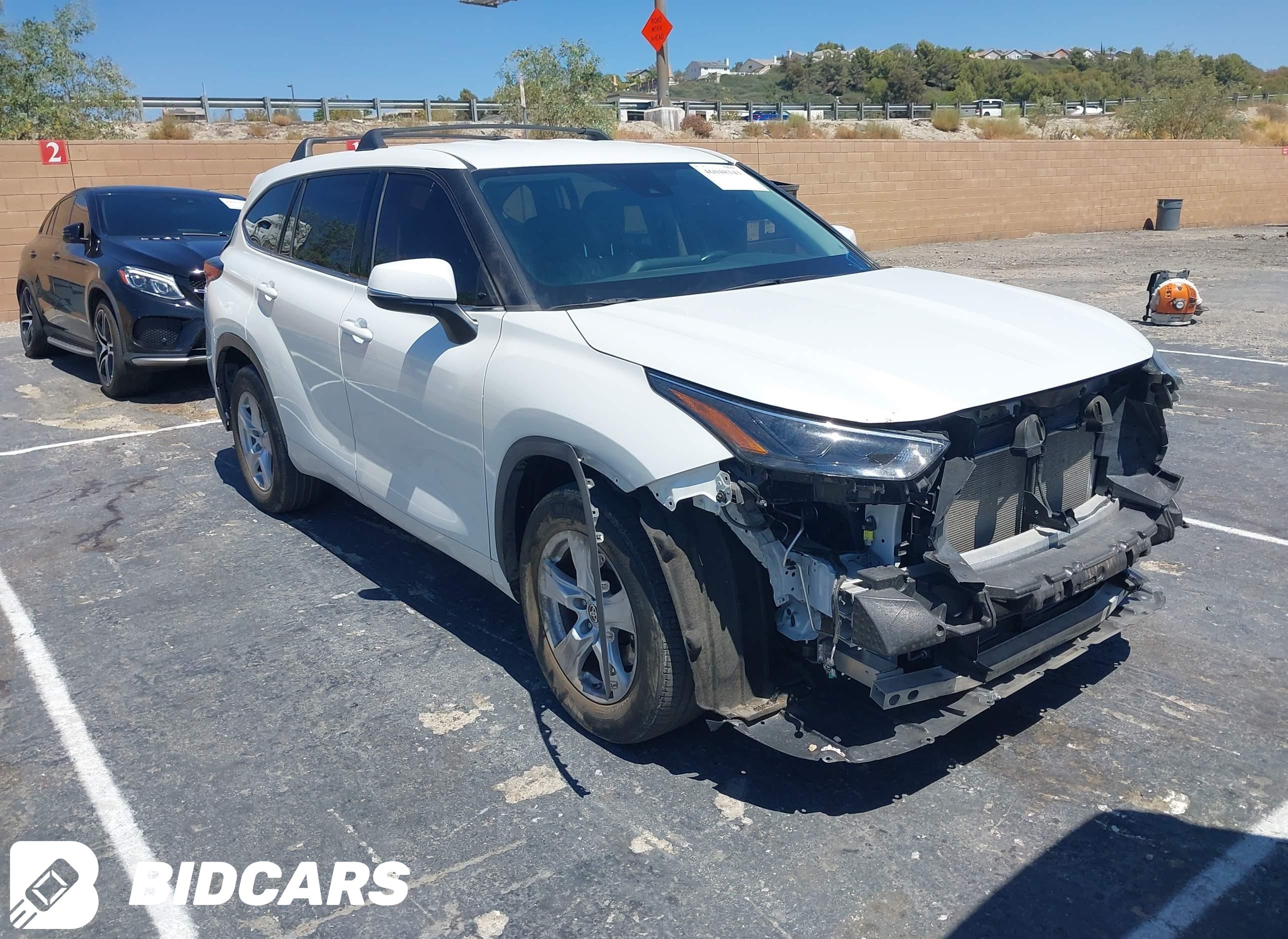 2022 Toyota Highlander, LE