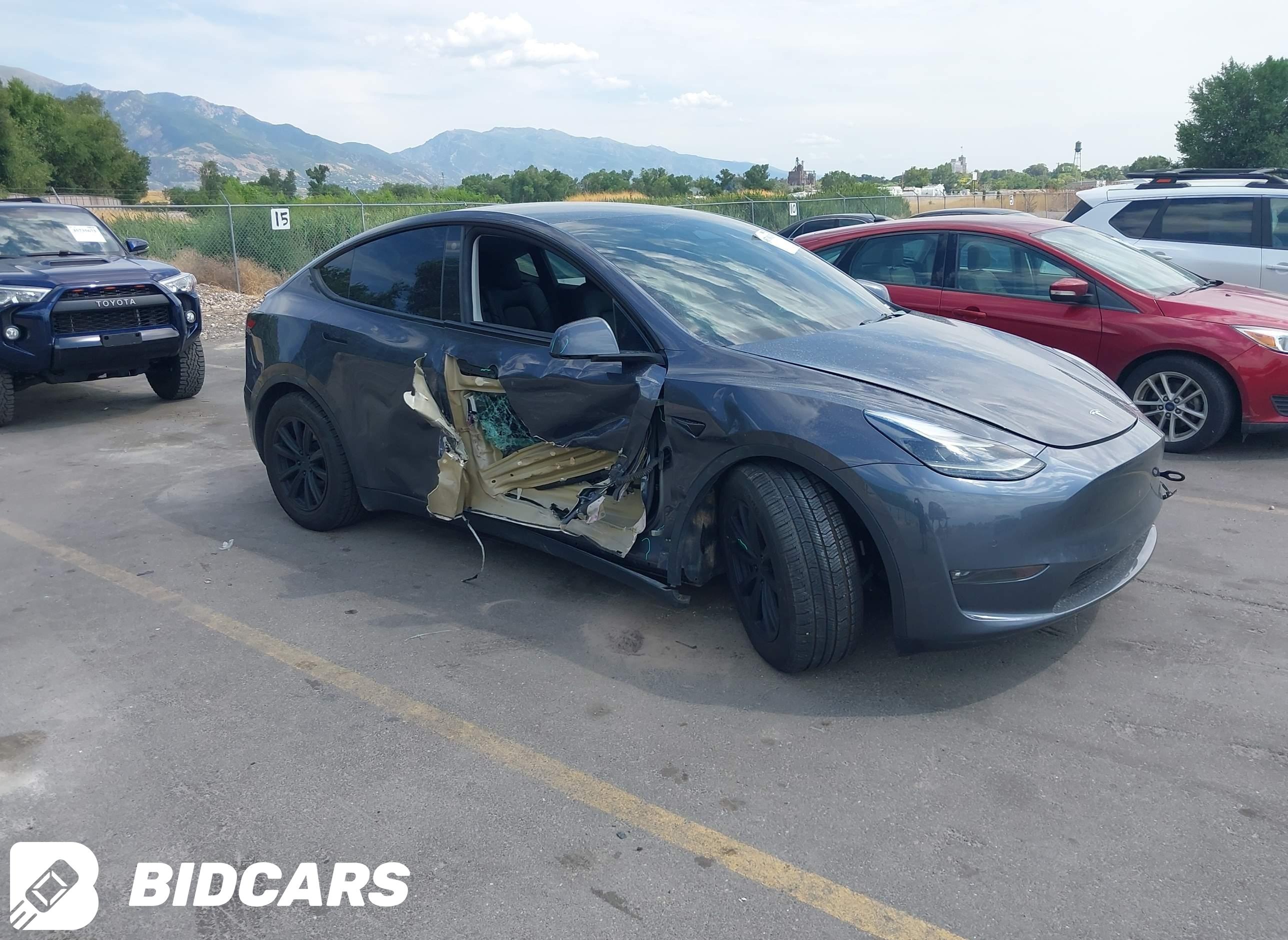 2022 Tesla Model Y, Performan...