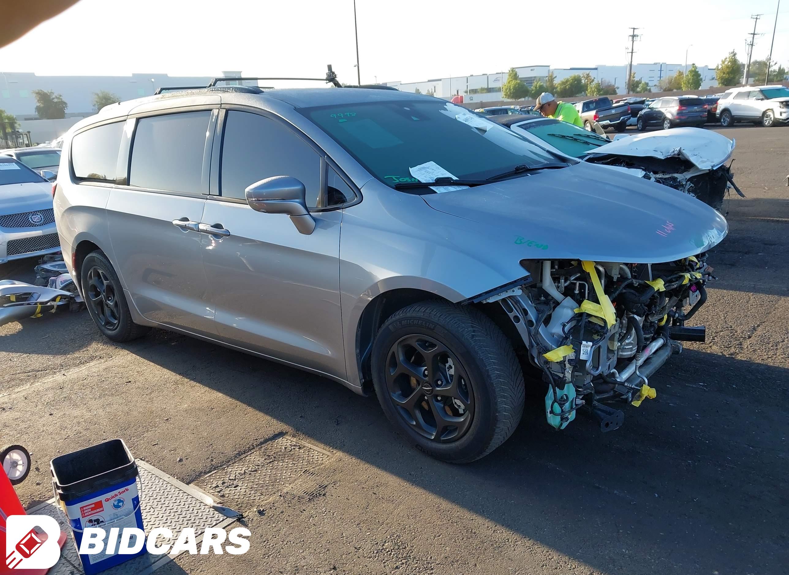 2021 Chrysler Pacifica Hybrid...