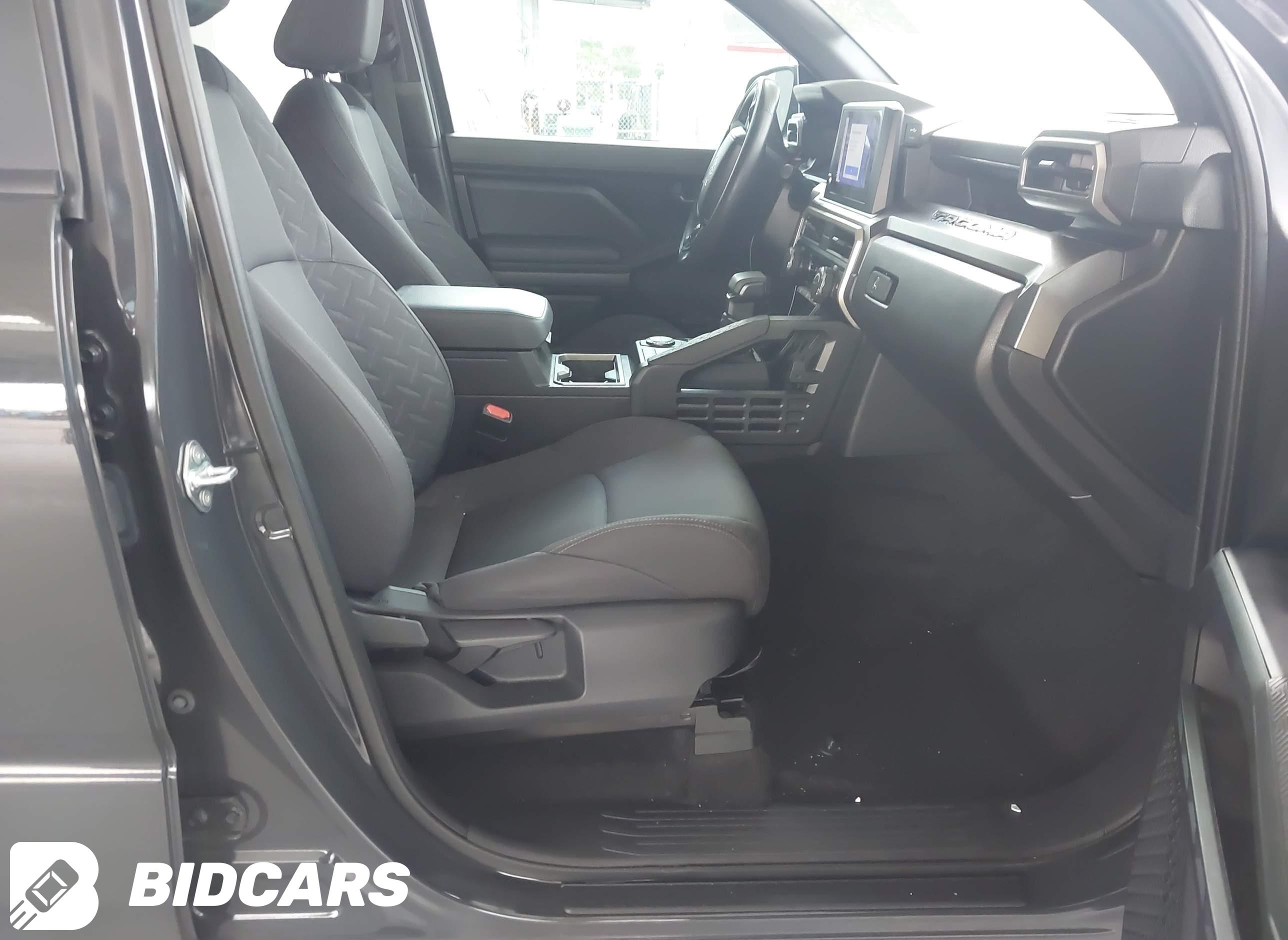 2025 Toyota Tacoma, SR5