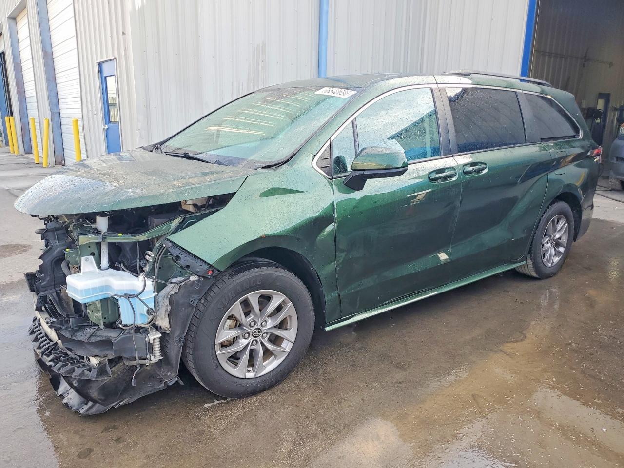 2022 Toyota Sienna, LE