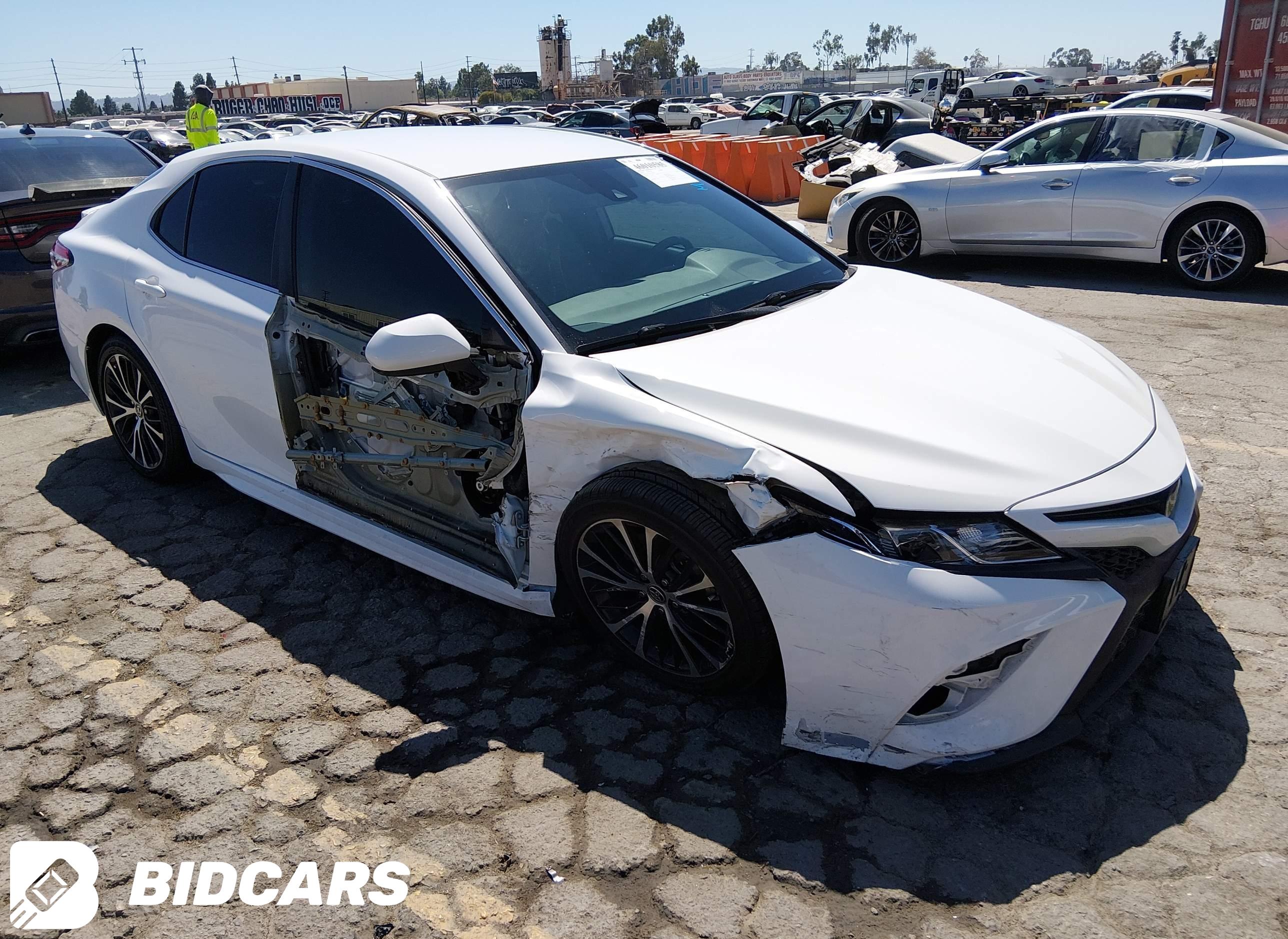 2020 Toyota Camry, SE