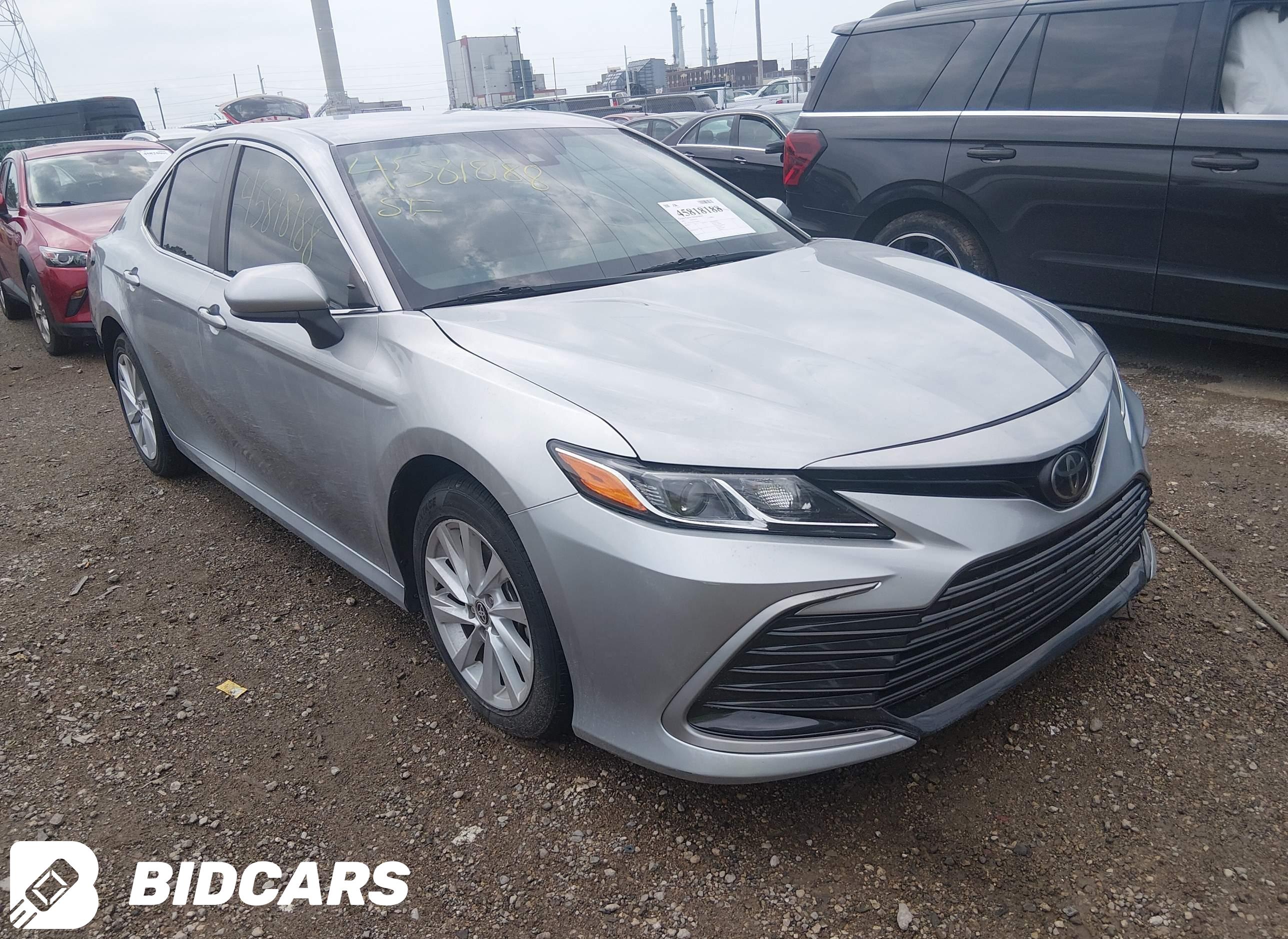 2022 Toyota Camry, LE