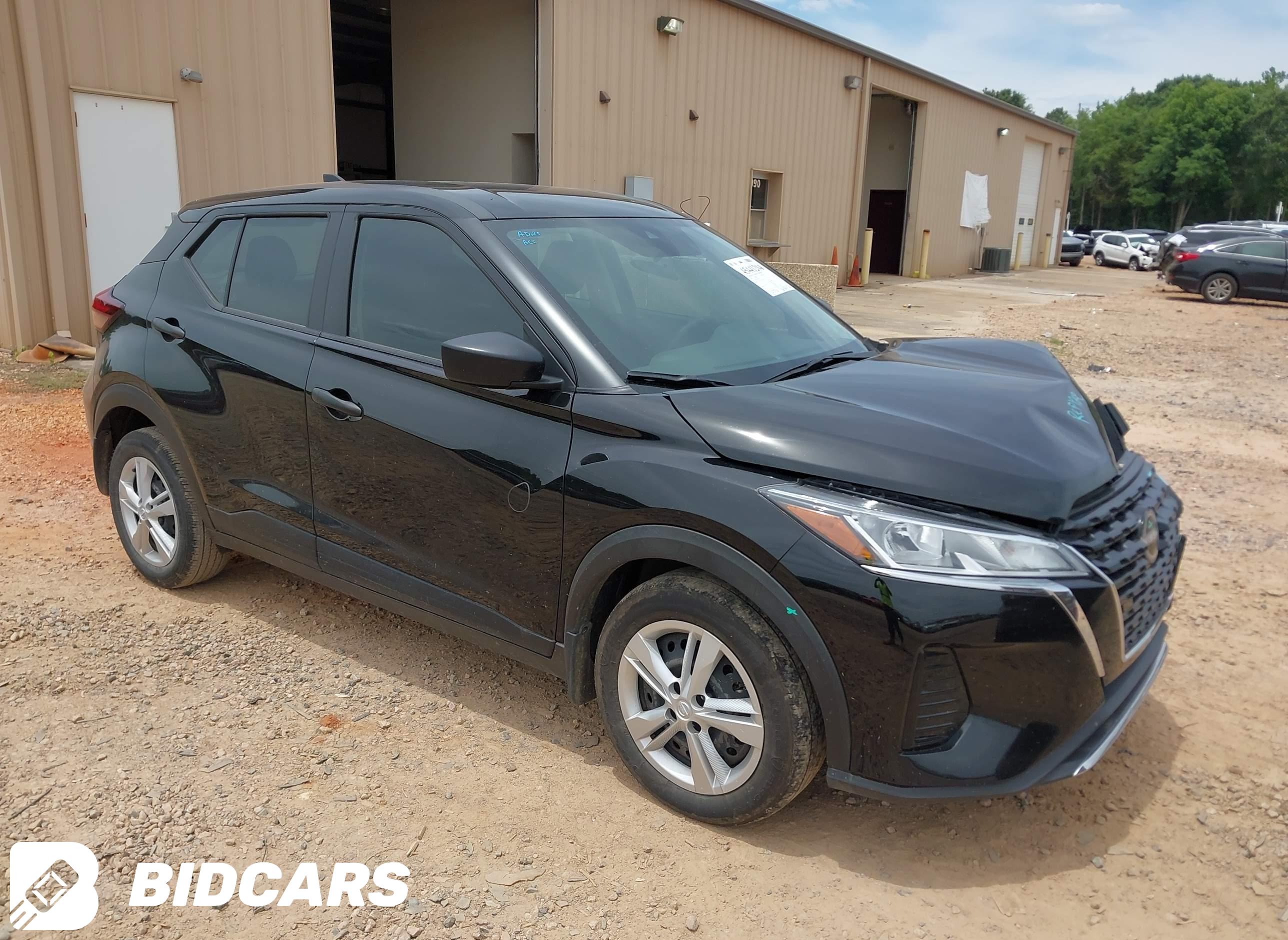 2025 Nissan Kicks Play, S