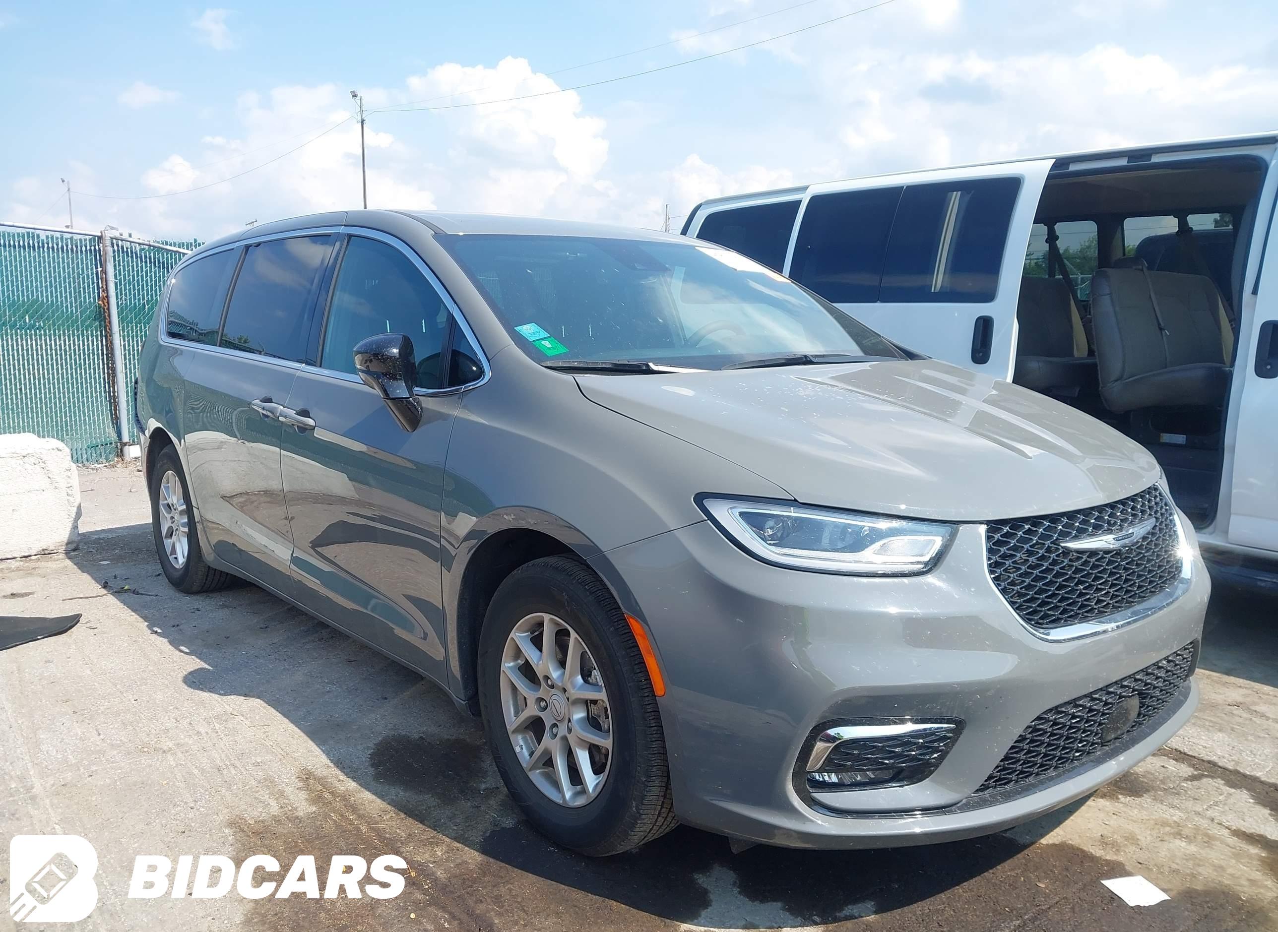 2025 Chrysler Pacifica, Select