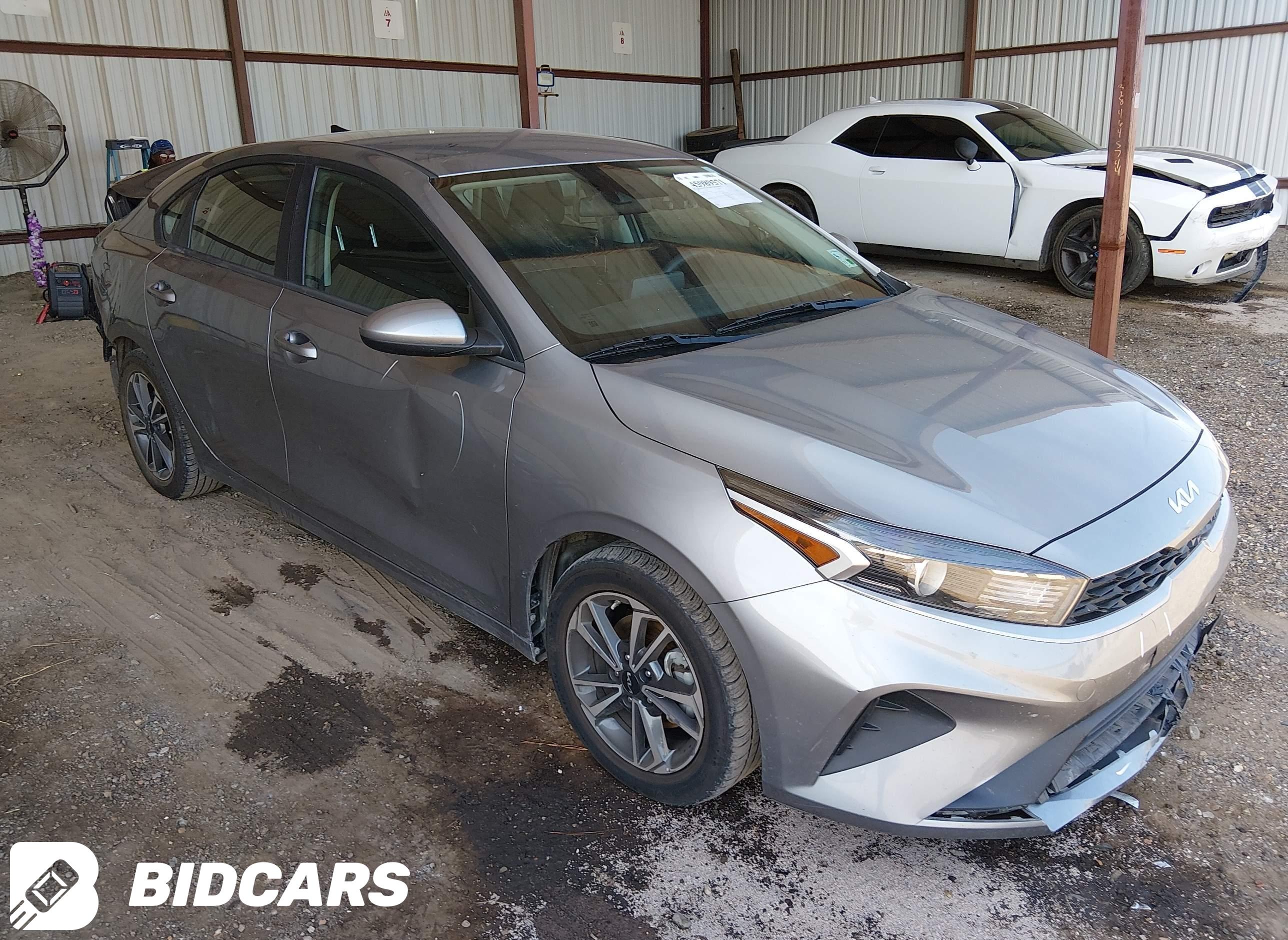 2023 KIA Forte, Lxs