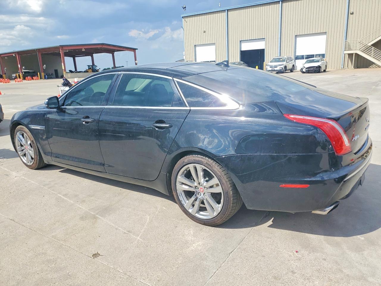 2015 Jaguar XJL, Portfolio